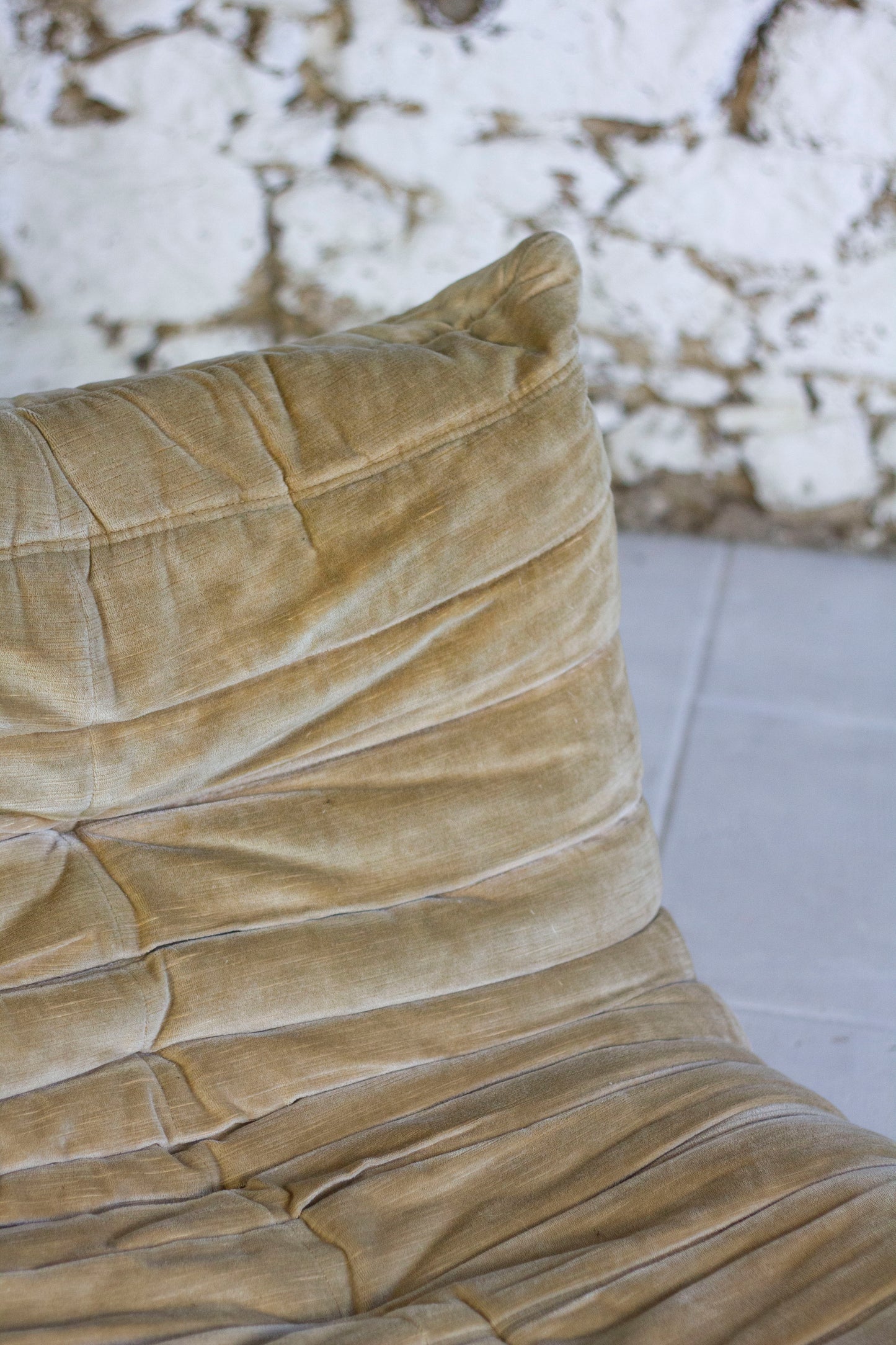 Chauffeuse 1 place Togo velours beige par Michel Ducaroy pour Ligne Roset
