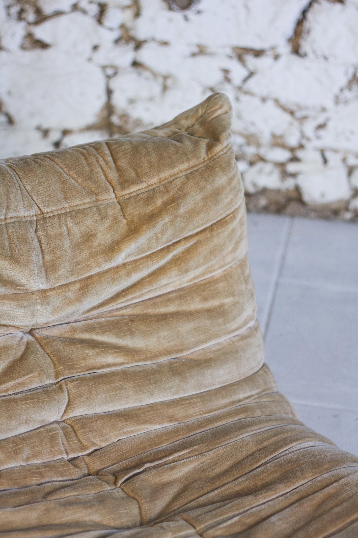 Chauffeuse 1 place Togo velours beige par Michel Ducaroy pour Ligne Roset