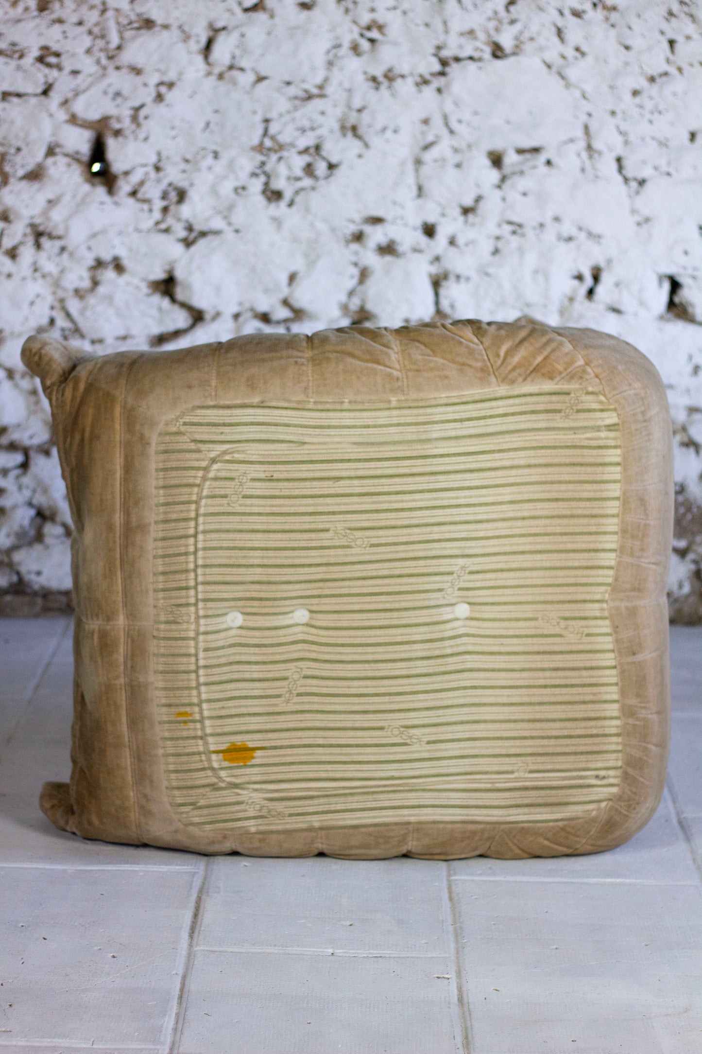 Chauffeuse 1 place Togo velours beige par Michel Ducaroy pour Ligne Roset