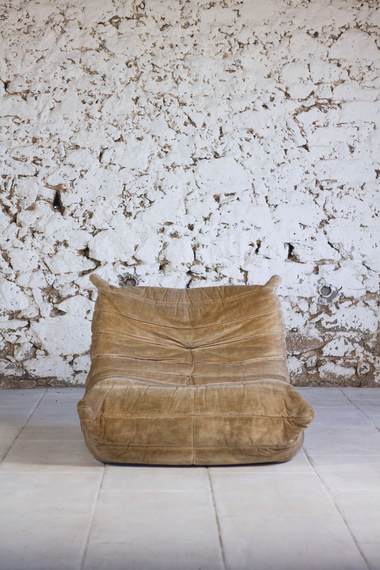Chauffeuse 1 place Togo velours beige par Michel Ducaroy pour Ligne Roset