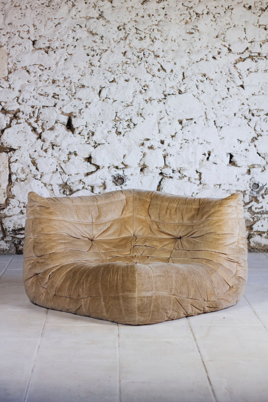 Chauffeuse d'angle Togo velours beige par Michel Ducaroy pour Ligne Roset