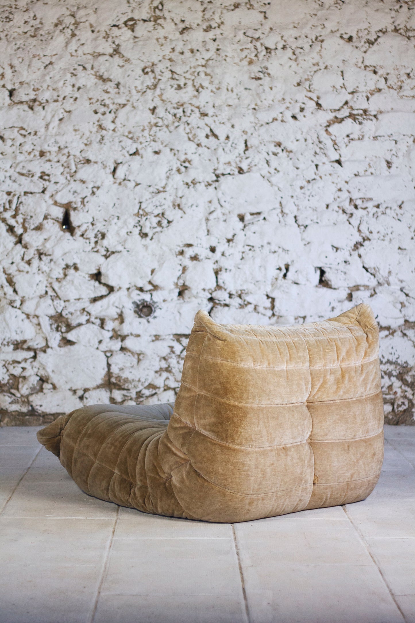 Chauffeuse 1 place Togo velours beige par Michel Ducaroy pour Ligne Roset