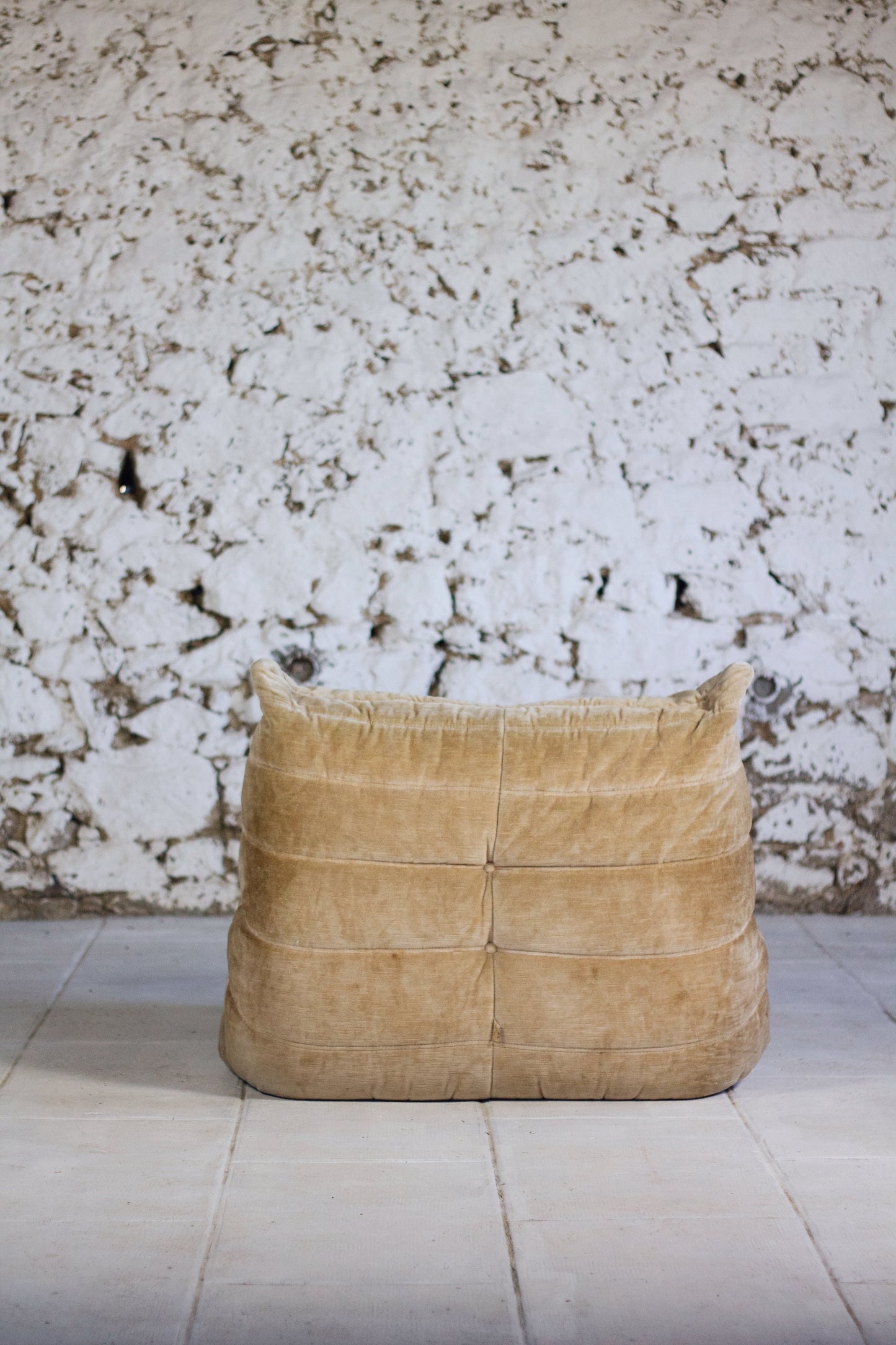 Chauffeuse 1 place Togo velours beige par Michel Ducaroy pour Ligne Roset