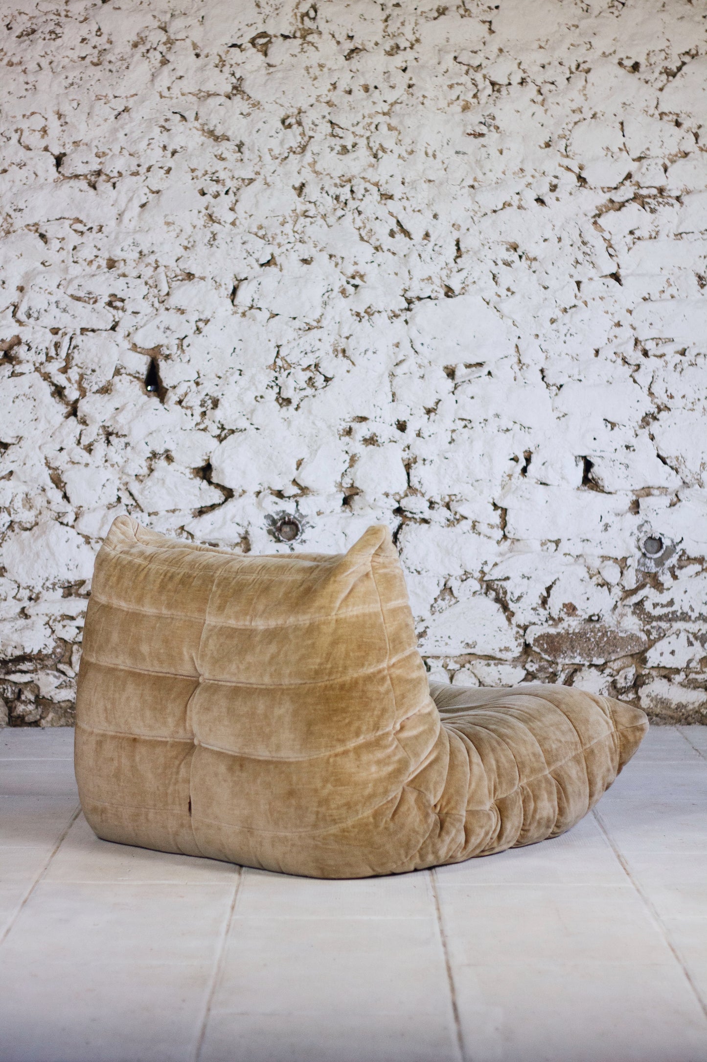 Chauffeuse 1 place Togo velours beige par Michel Ducaroy pour Ligne Roset