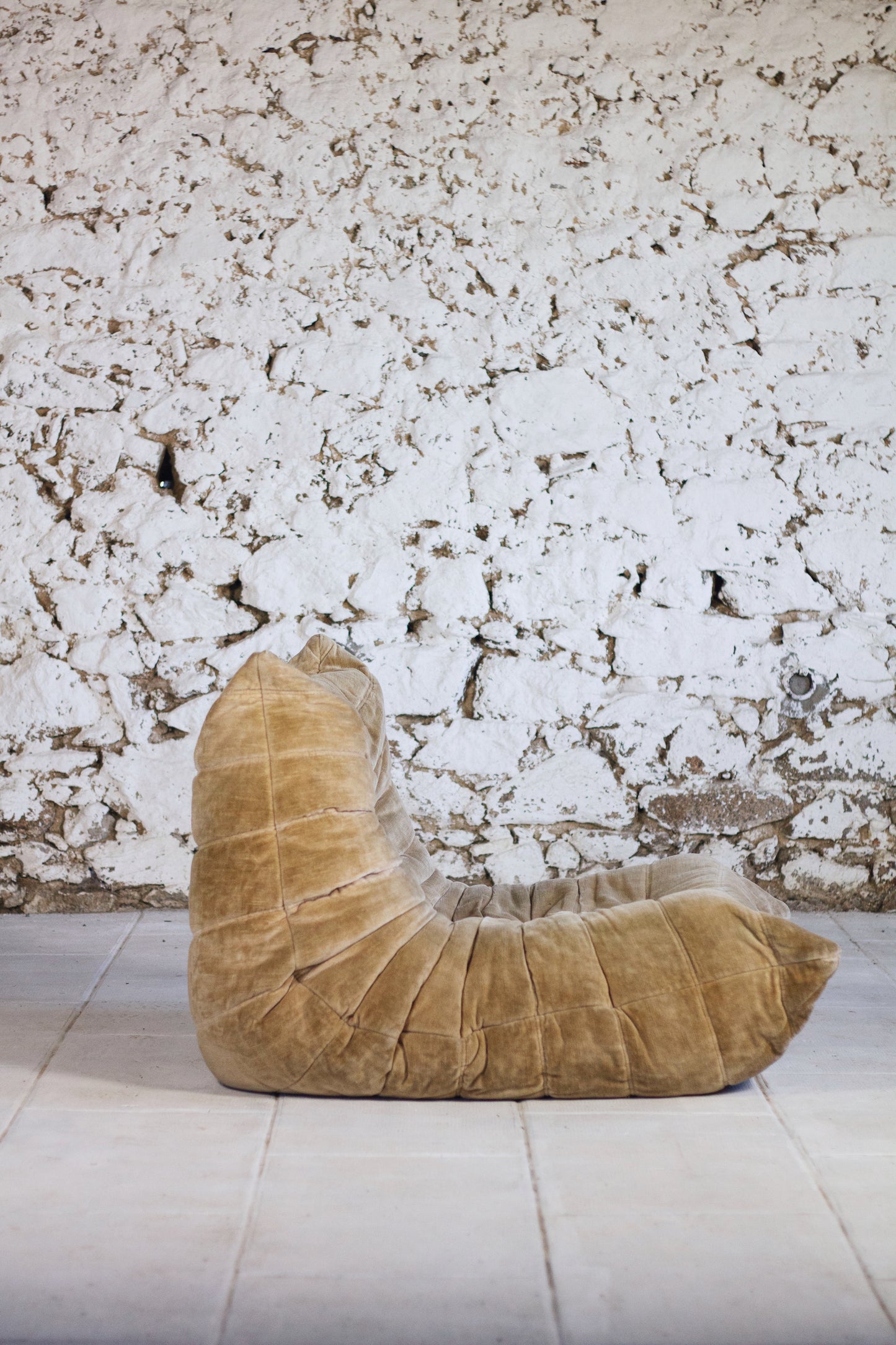 Chauffeuse 1 place Togo velours beige par Michel Ducaroy pour Ligne Roset