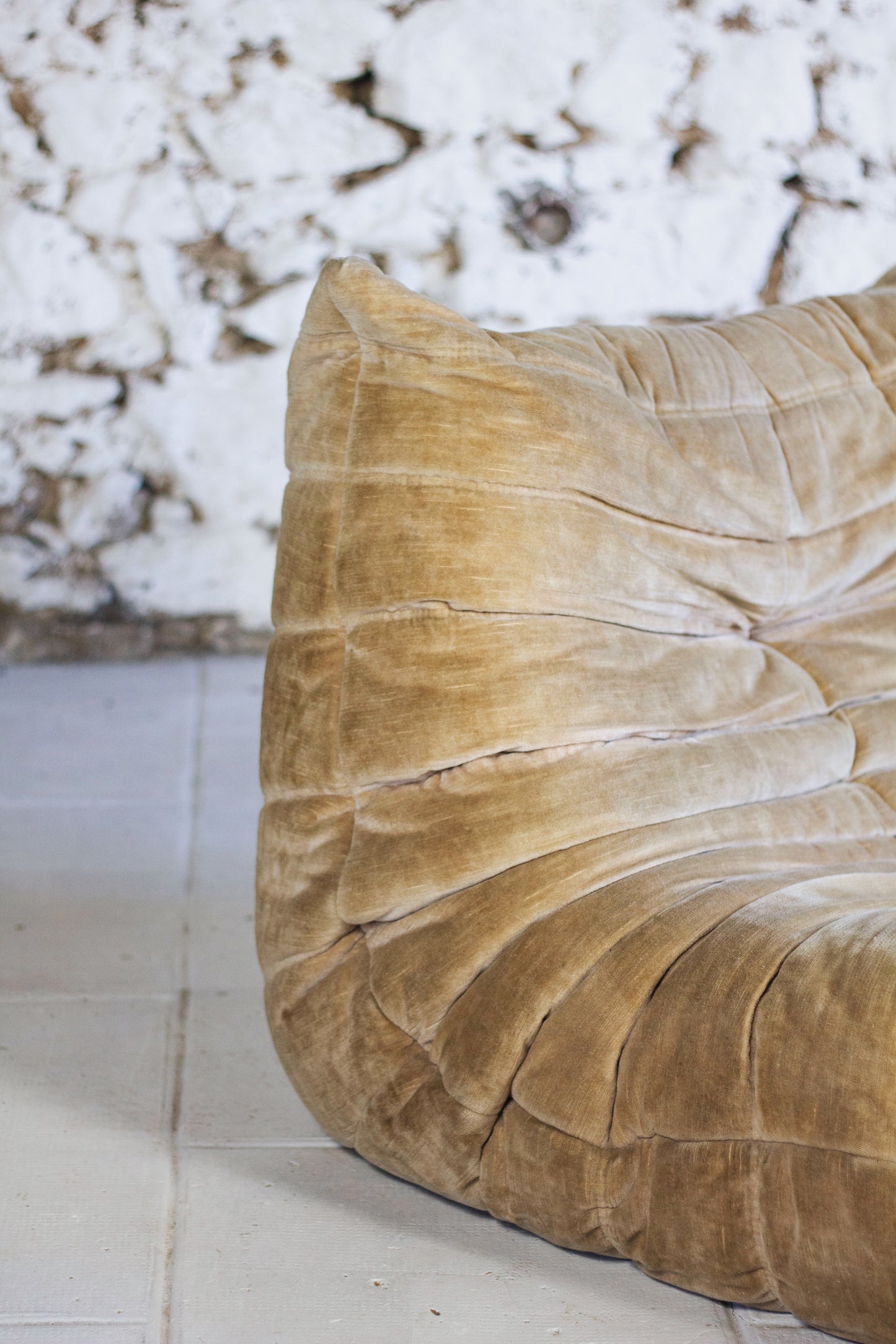 Chauffeuse 1 place Togo velours beige par Michel Ducaroy pour Ligne Roset