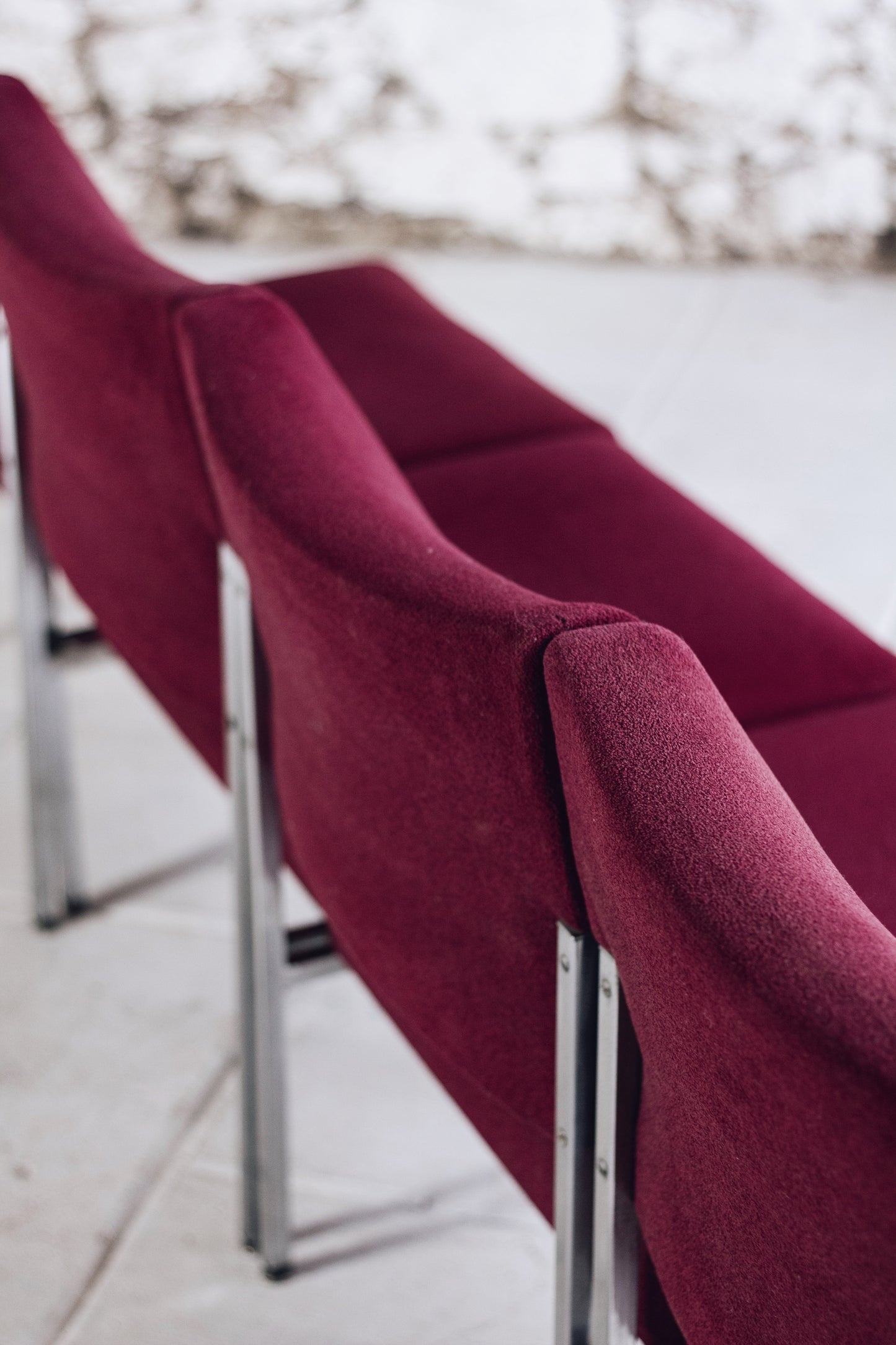 Lot de 4 chauffeuses de style moderniste bordeaux, 1970