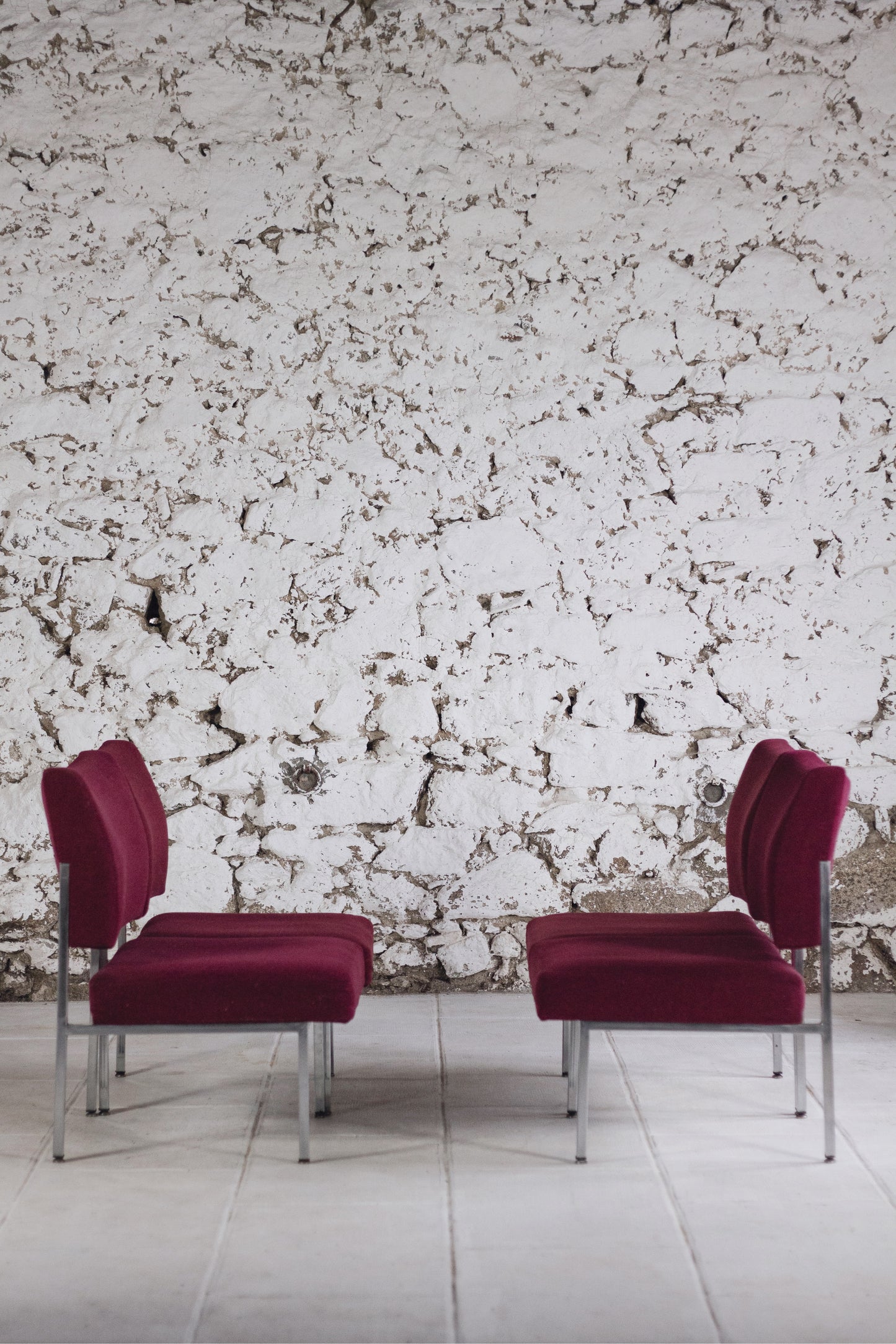 Lot de 4 chauffeuses de style moderniste bordeaux, 1970