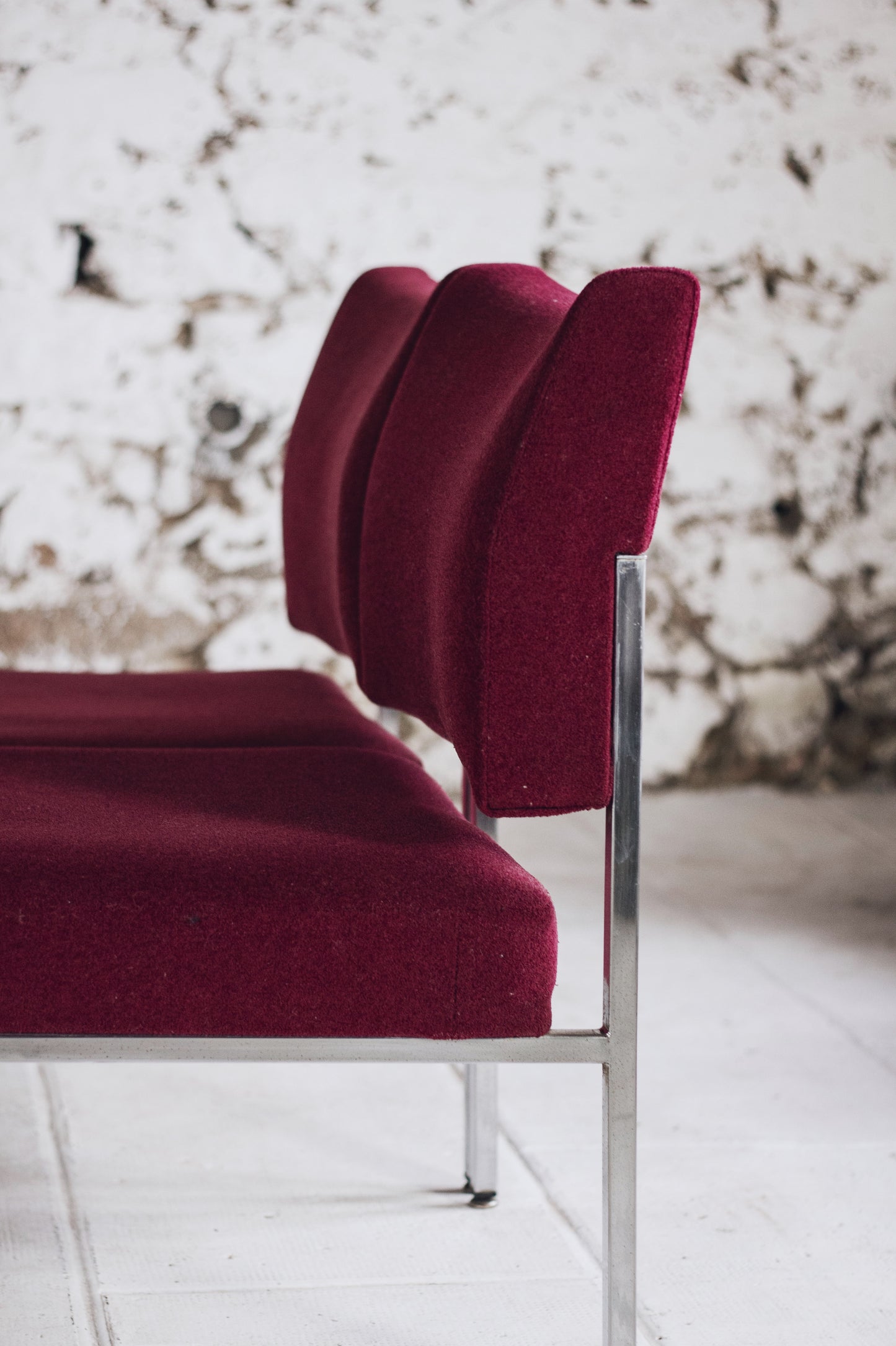 Lot de 4 chauffeuses de style moderniste bordeaux, 1970