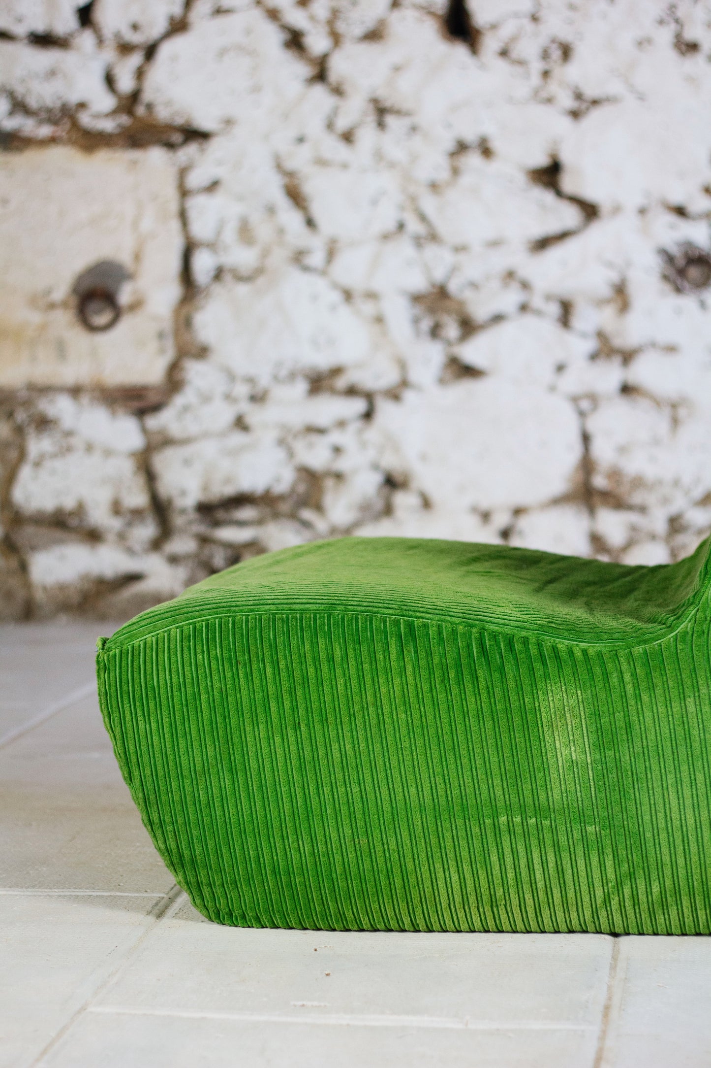 Chauffeuse vintage velours côtelé vert, 1970