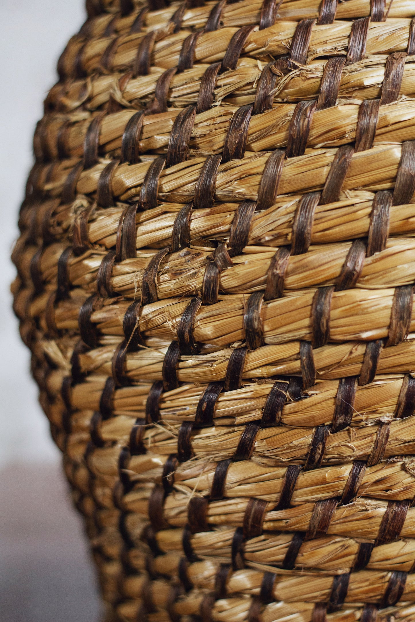 Panière en corde tressée vintage