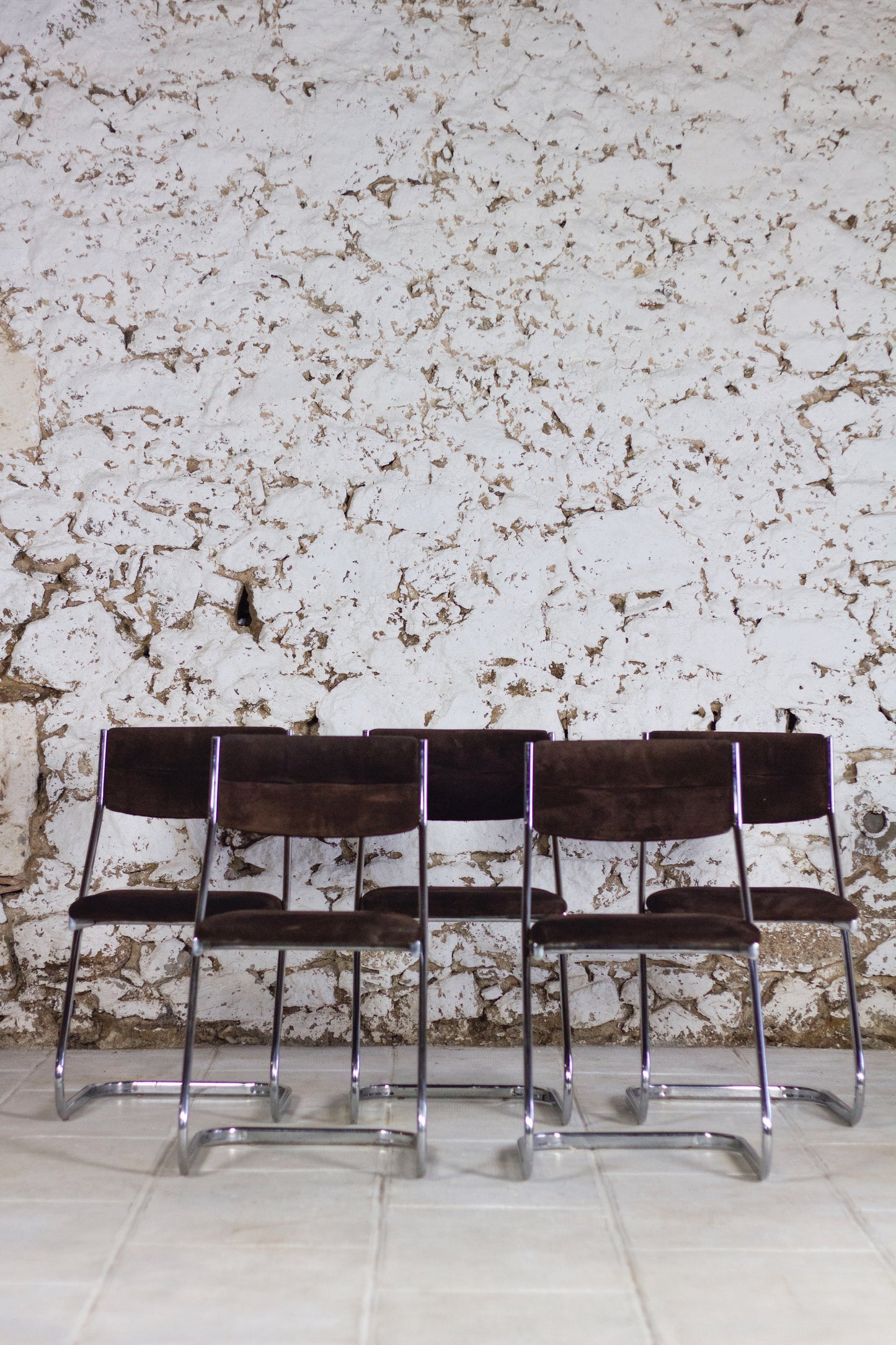 5 chaises tubulaires en daim et chrome Roche Bobois, 1970