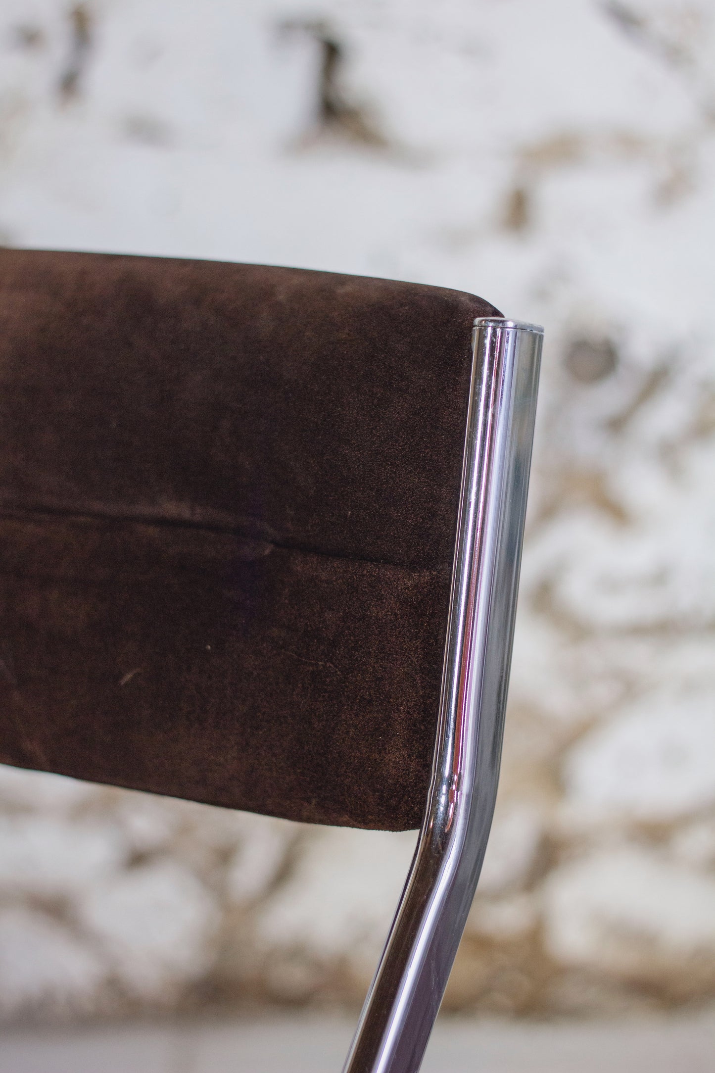 5 chaises tubulaires en daim et chrome Roche Bobois, 1970