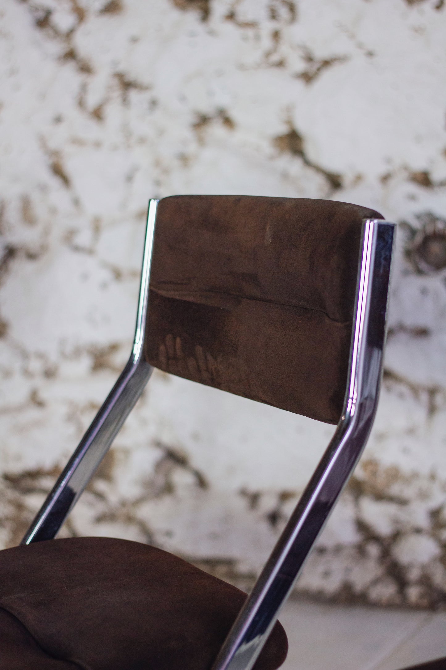 5 chaises tubulaires en daim et chrome Roche Bobois, 1970