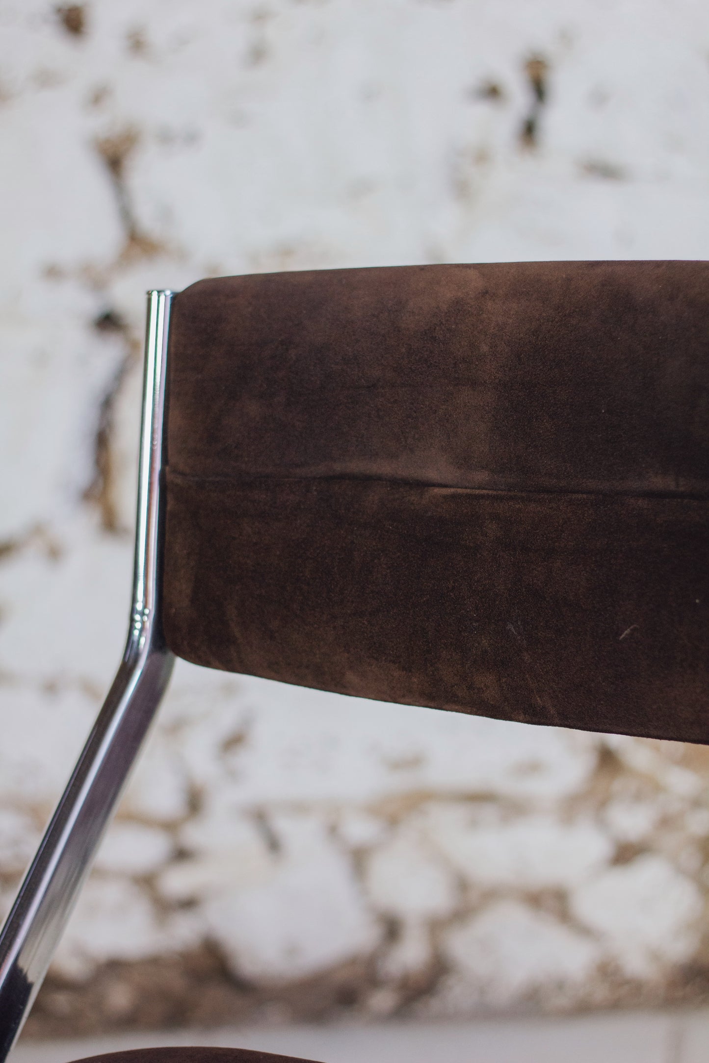 5 chaises tubulaires en daim et chrome Roche Bobois, 1970