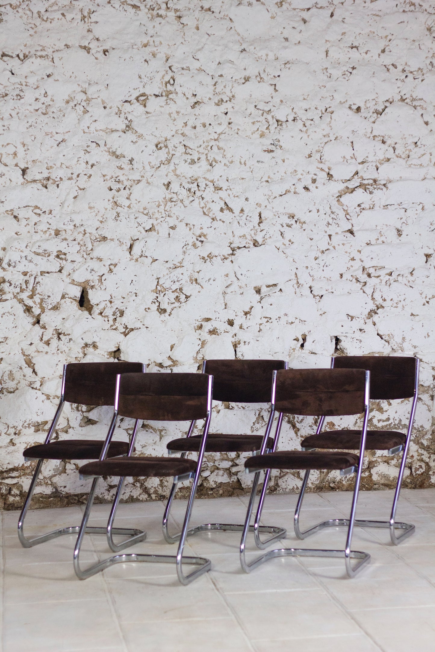 5 chaises tubulaires en daim et chrome Roche Bobois, 1970