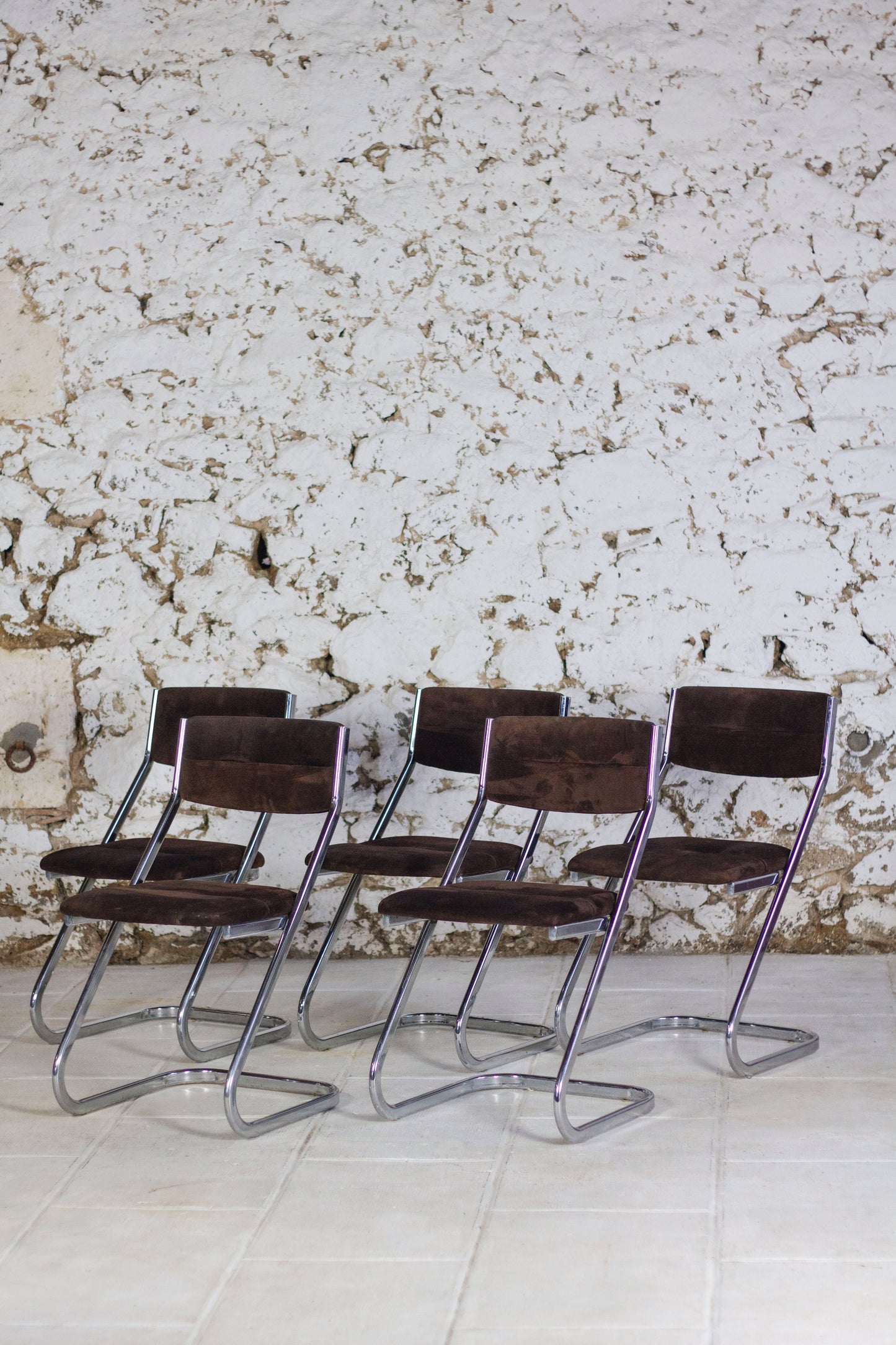 5 chaises tubulaires en daim et chrome Roche Bobois, 1970