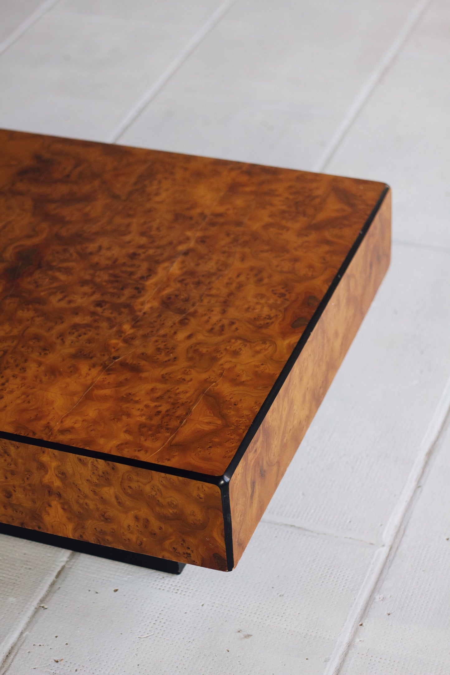 Table basse en loupe d'orme, 1970
