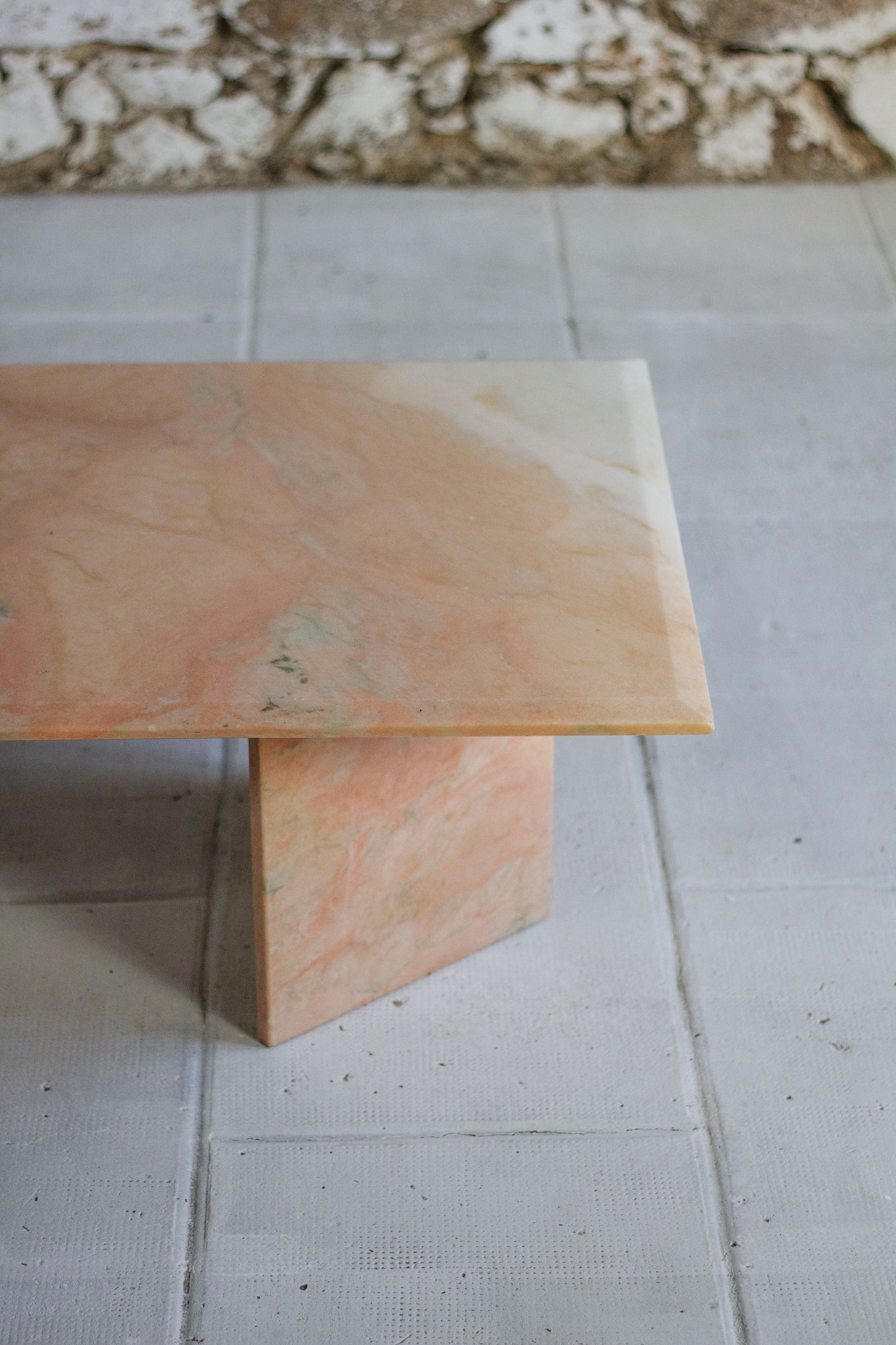 Table basse en marbre rose, 1970