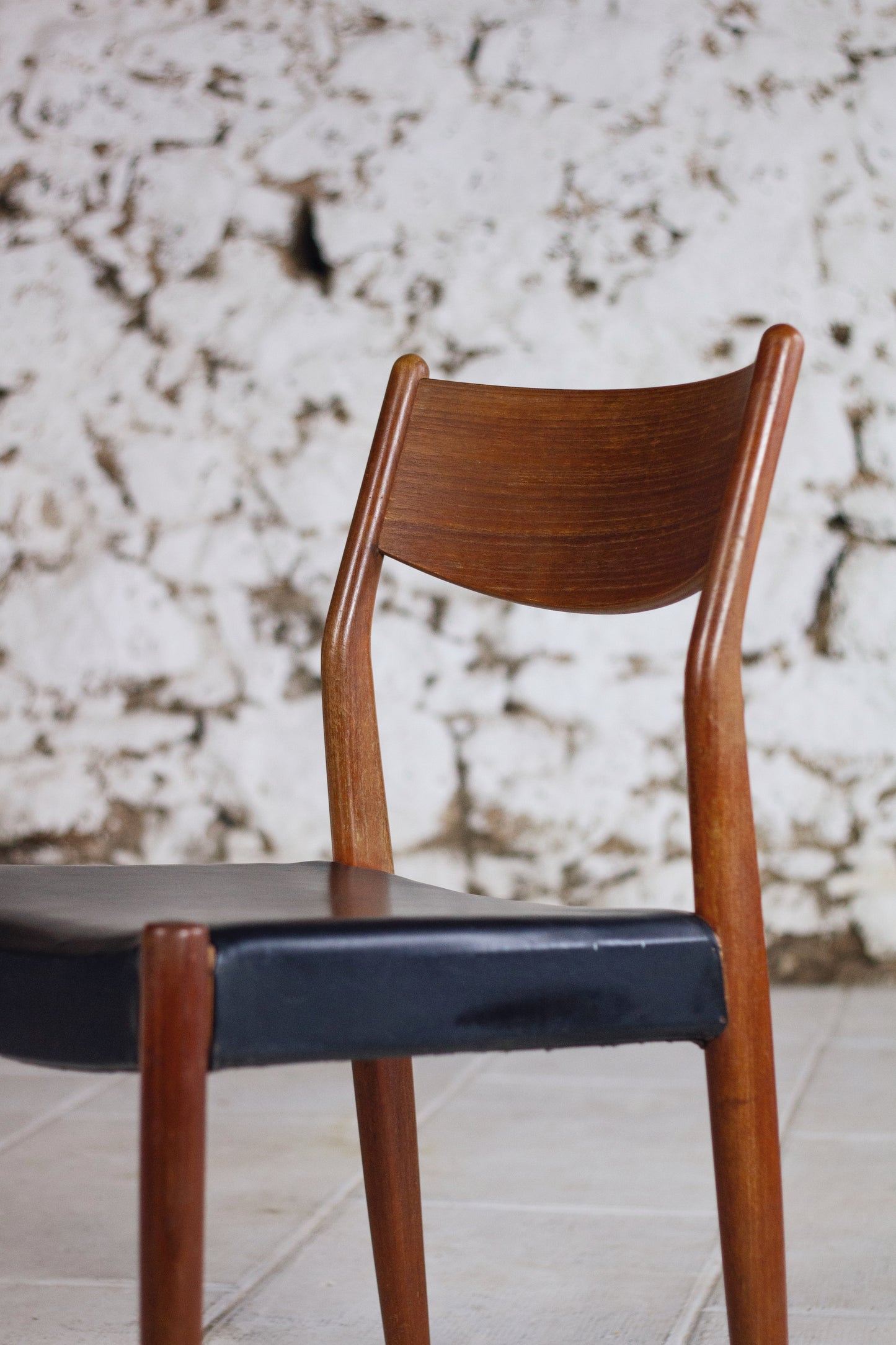 4 chaises scandinaves Fristho Franeker teck et skaï, 1960