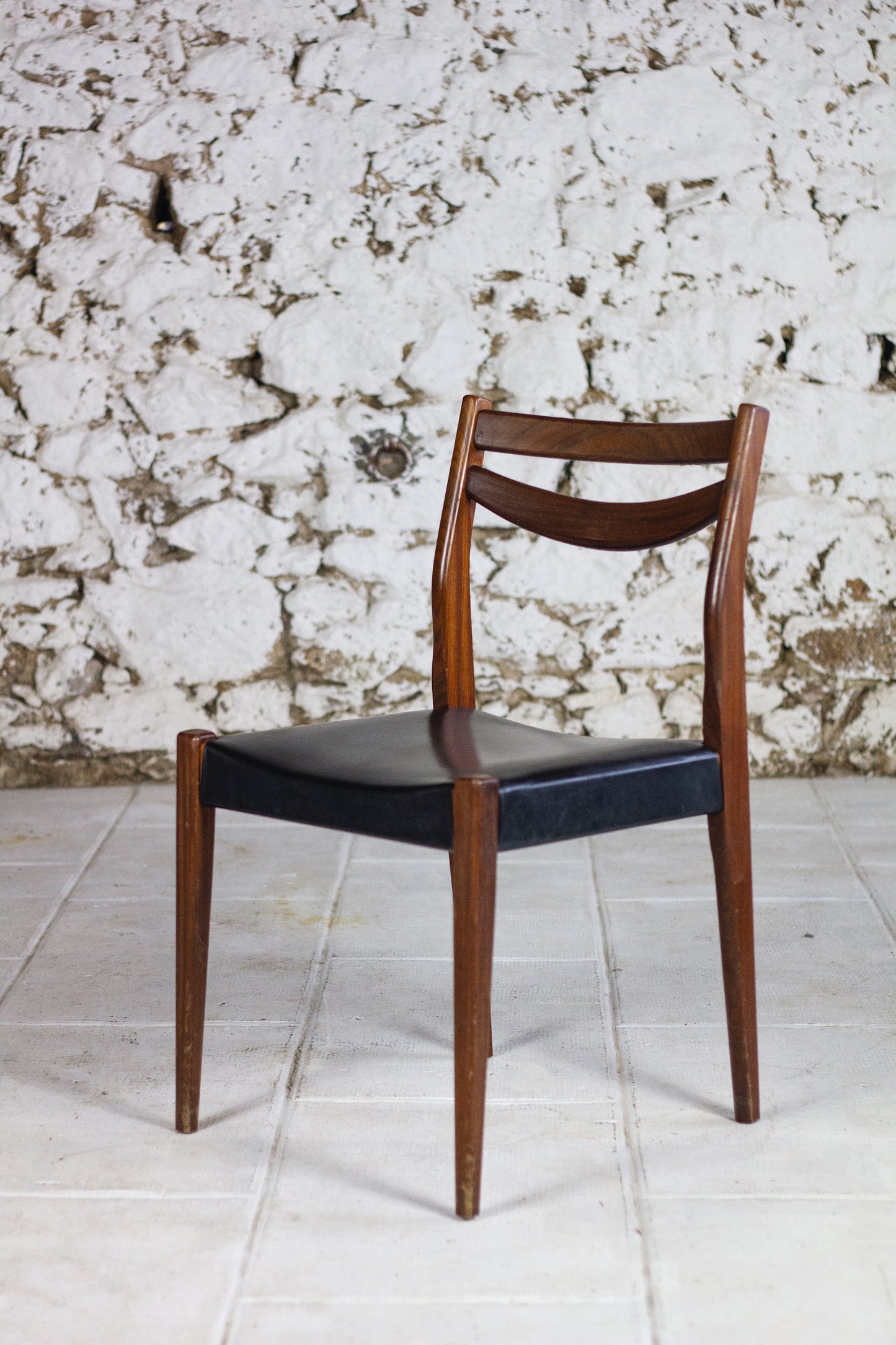 4 chaises scandinaves vintage en teck et skaï, 1960