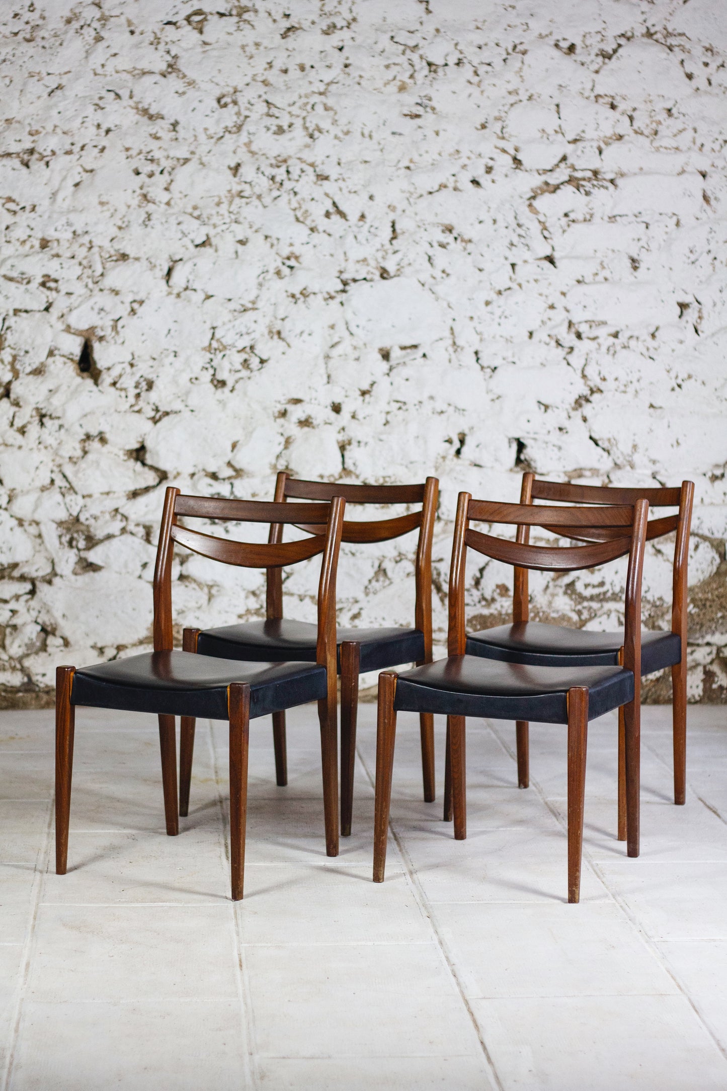 4 chaises scandinaves vintage en teck et skaï, 1960