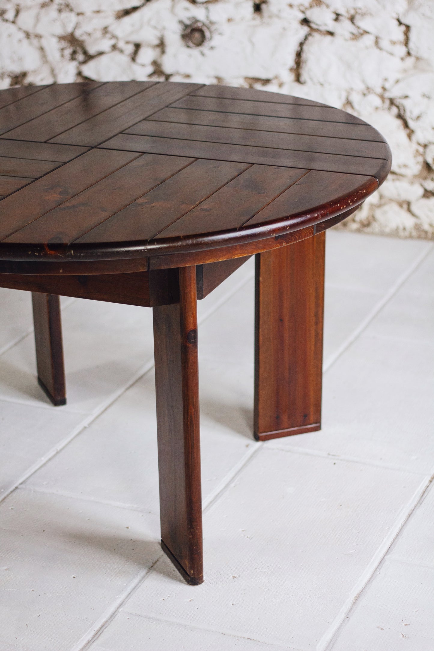 Ensemble table extensible et 5 chaises Silvio Coppola, 1970