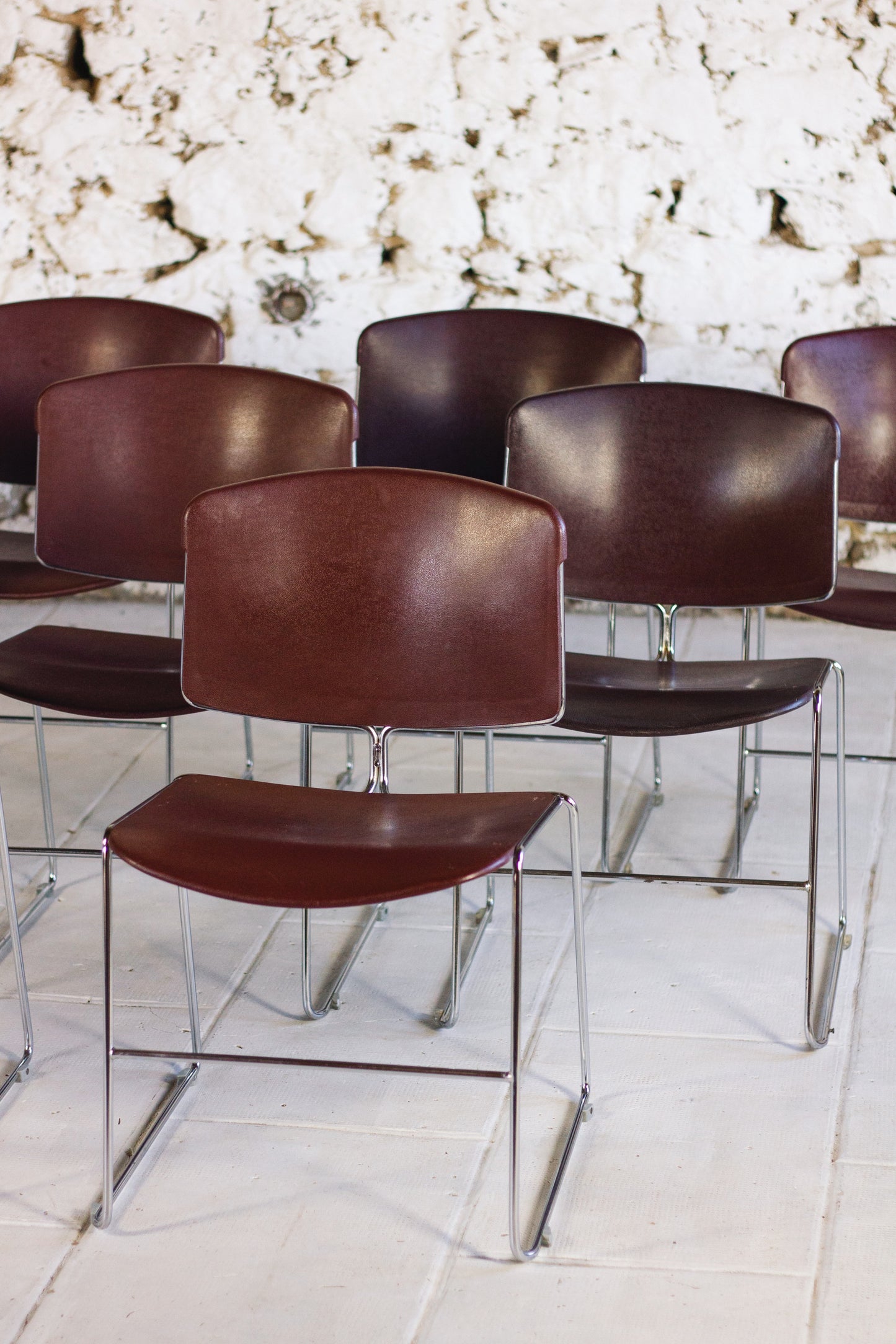 Série de 9 chaises bordeaux Max Stacker pour Steelcase, 1970
