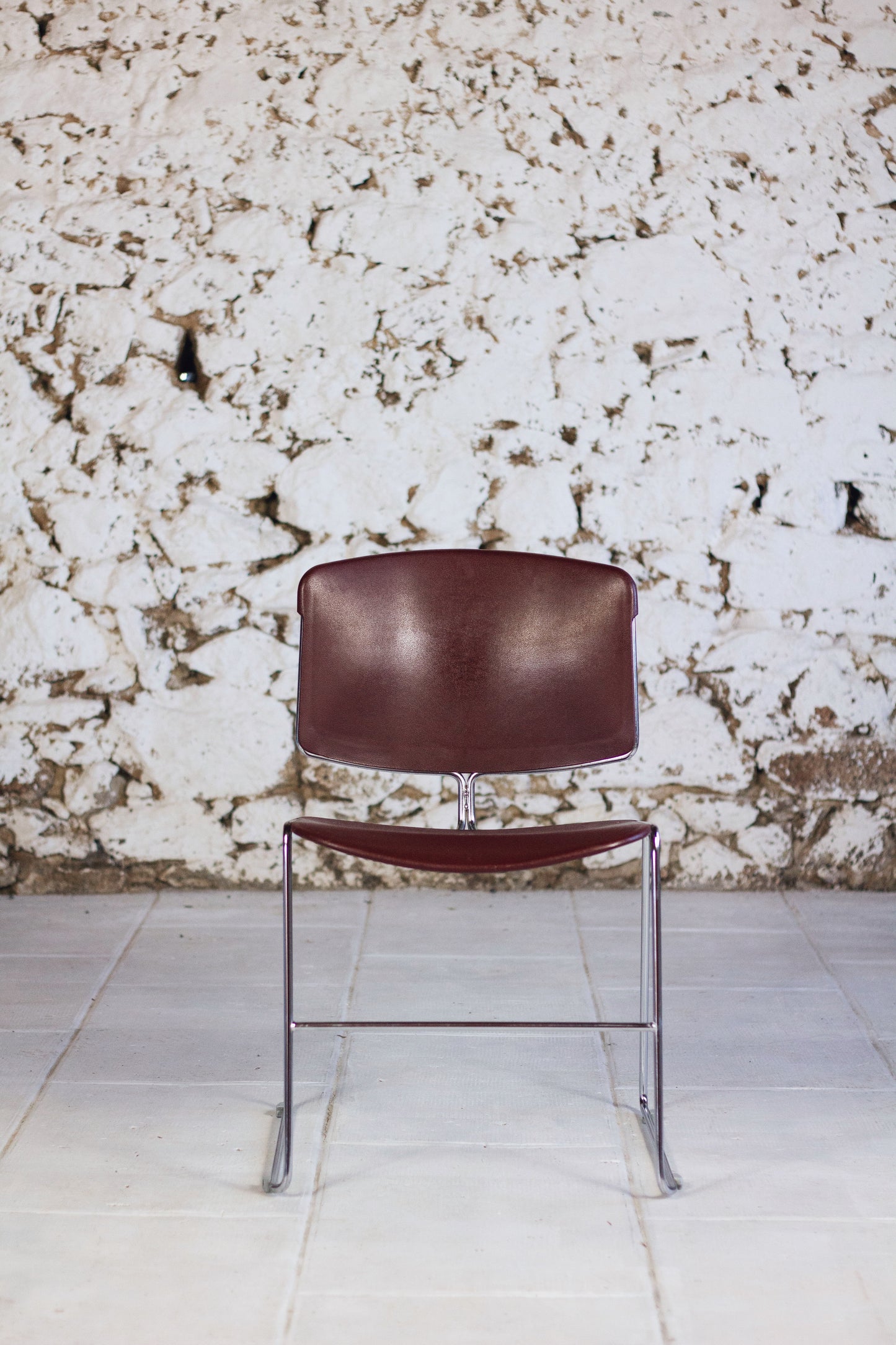 Série de 9 chaises bordeaux Max Stacker pour Steelcase, 1970