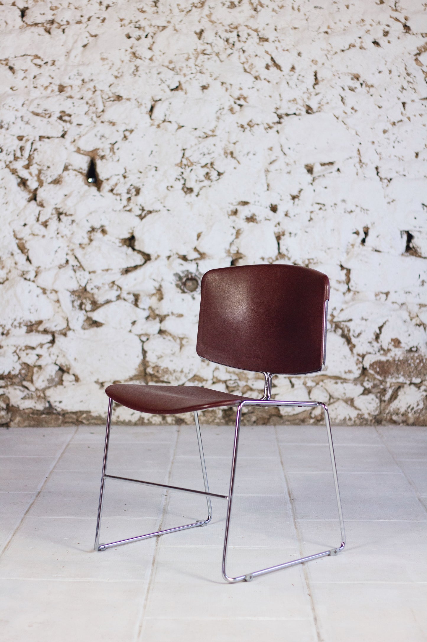 Série de 9 chaises bordeaux Max Stacker pour Steelcase, 1970