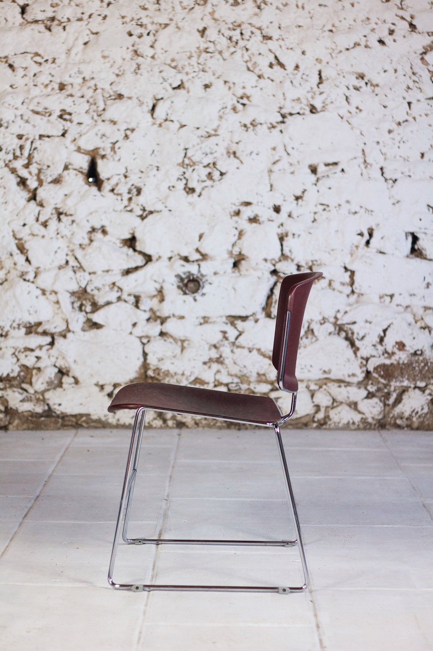 Série de 9 chaises bordeaux Max Stacker pour Steelcase, 1970