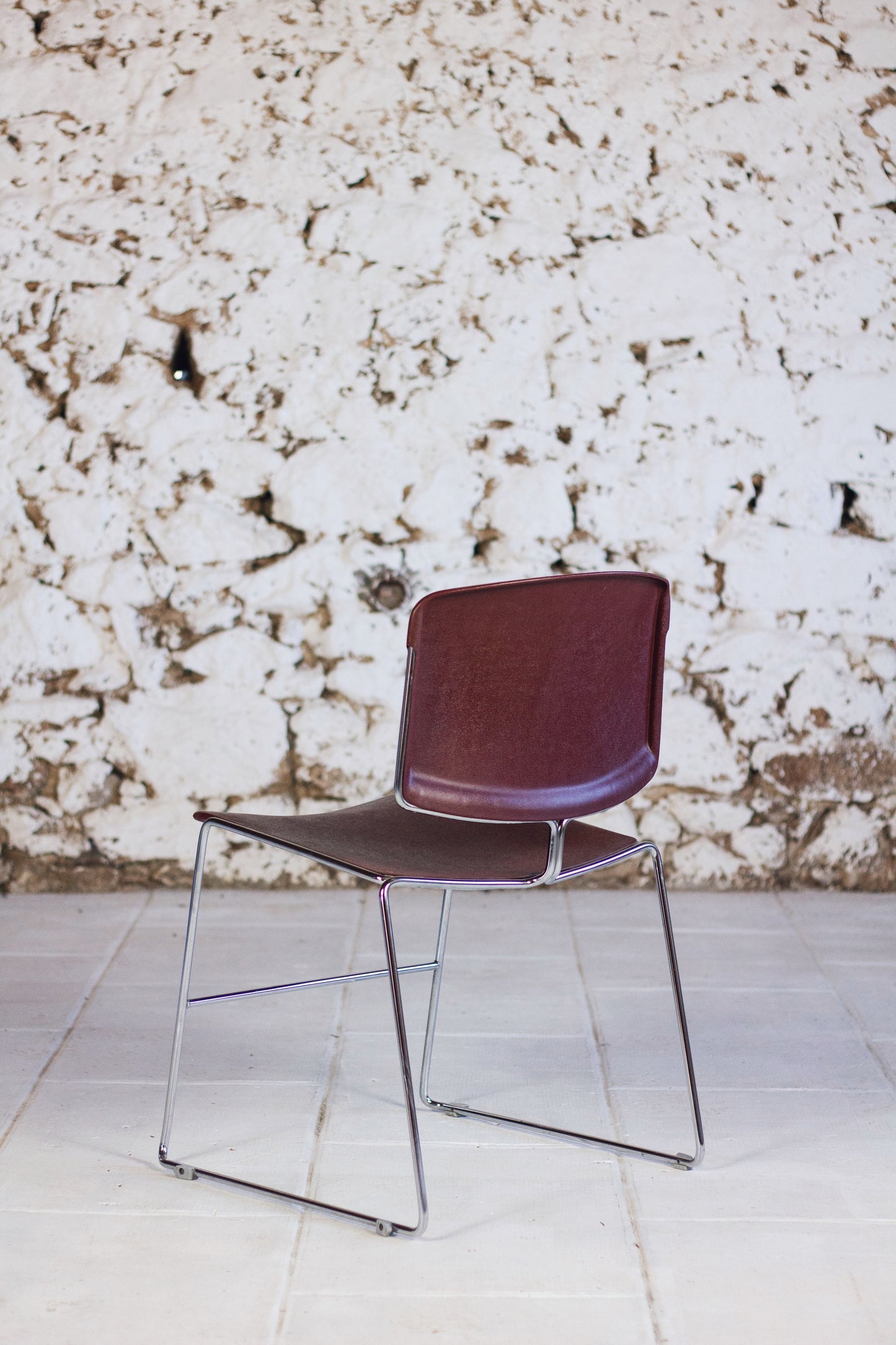 Série de 9 chaises bordeaux Max Stacker pour Steelcase, 1970