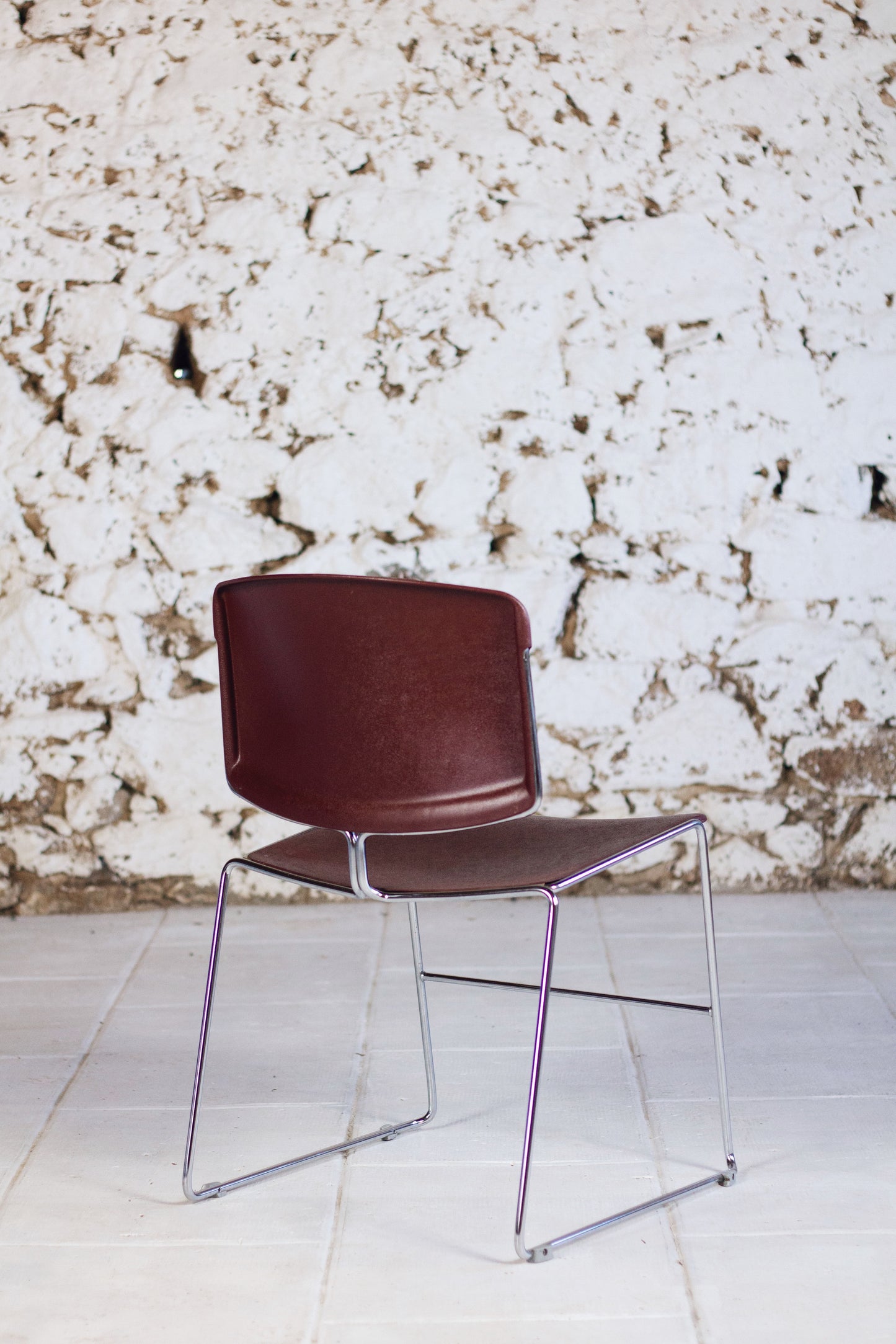 Série de 9 chaises bordeaux Max Stacker pour Steelcase, 1970