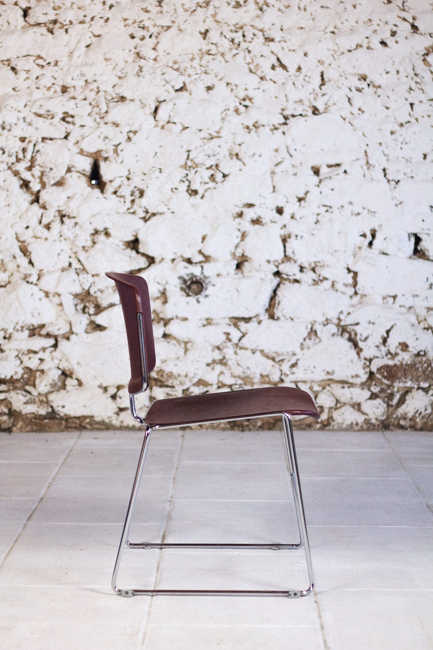 Série de 9 chaises bordeaux Max Stacker pour Steelcase, 1970