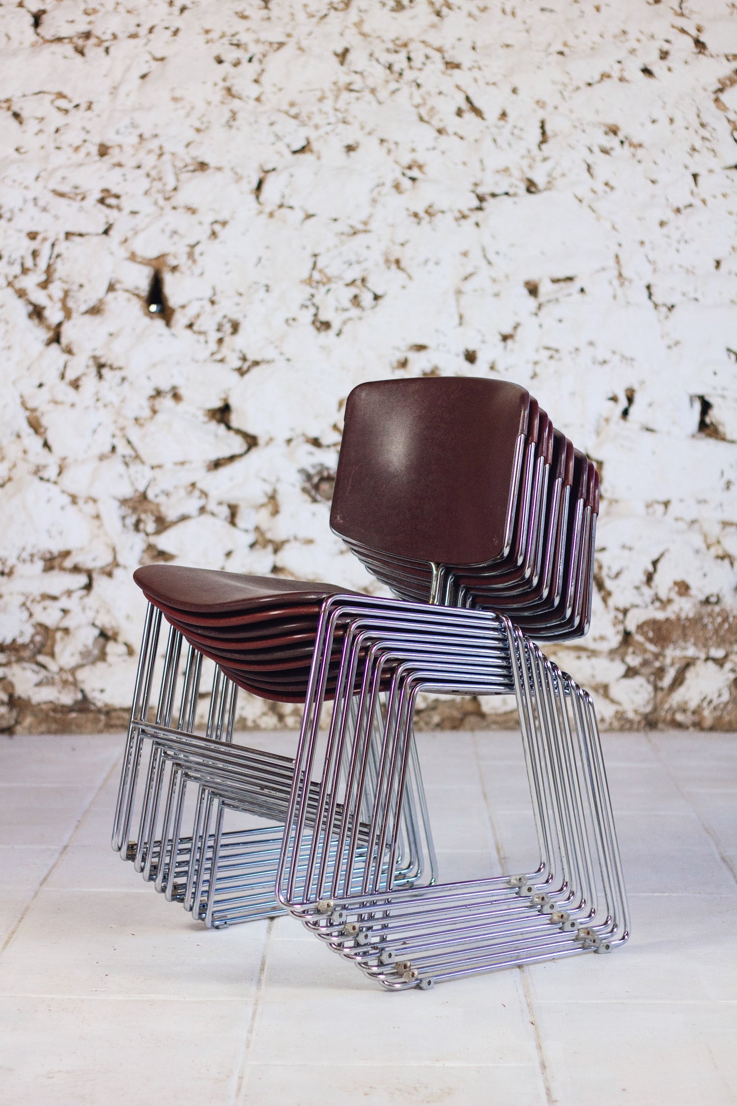 Série de 9 chaises bordeaux Max Stacker pour Steelcase, 1970