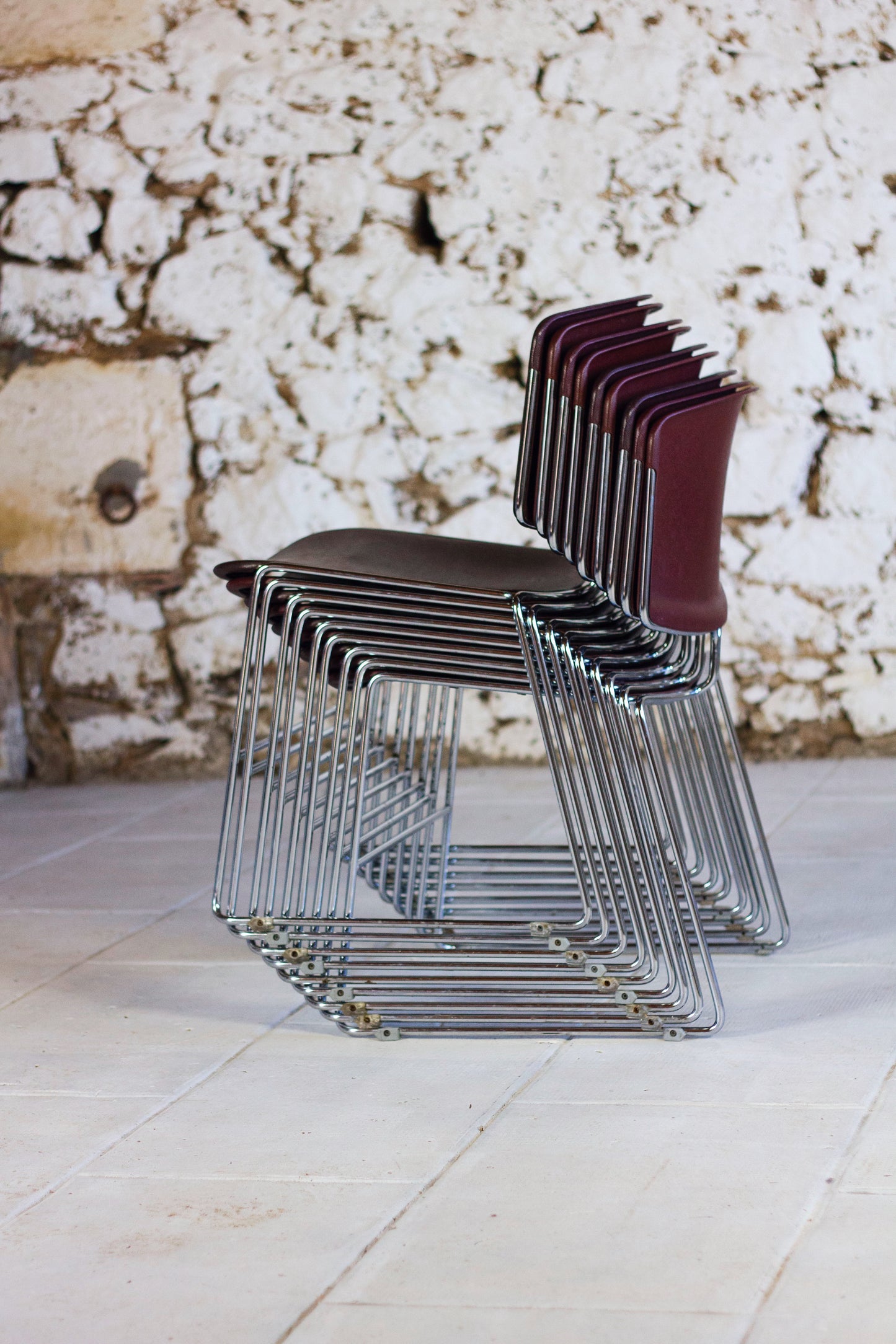 Série de 9 chaises bordeaux Max Stacker pour Steelcase, 1970