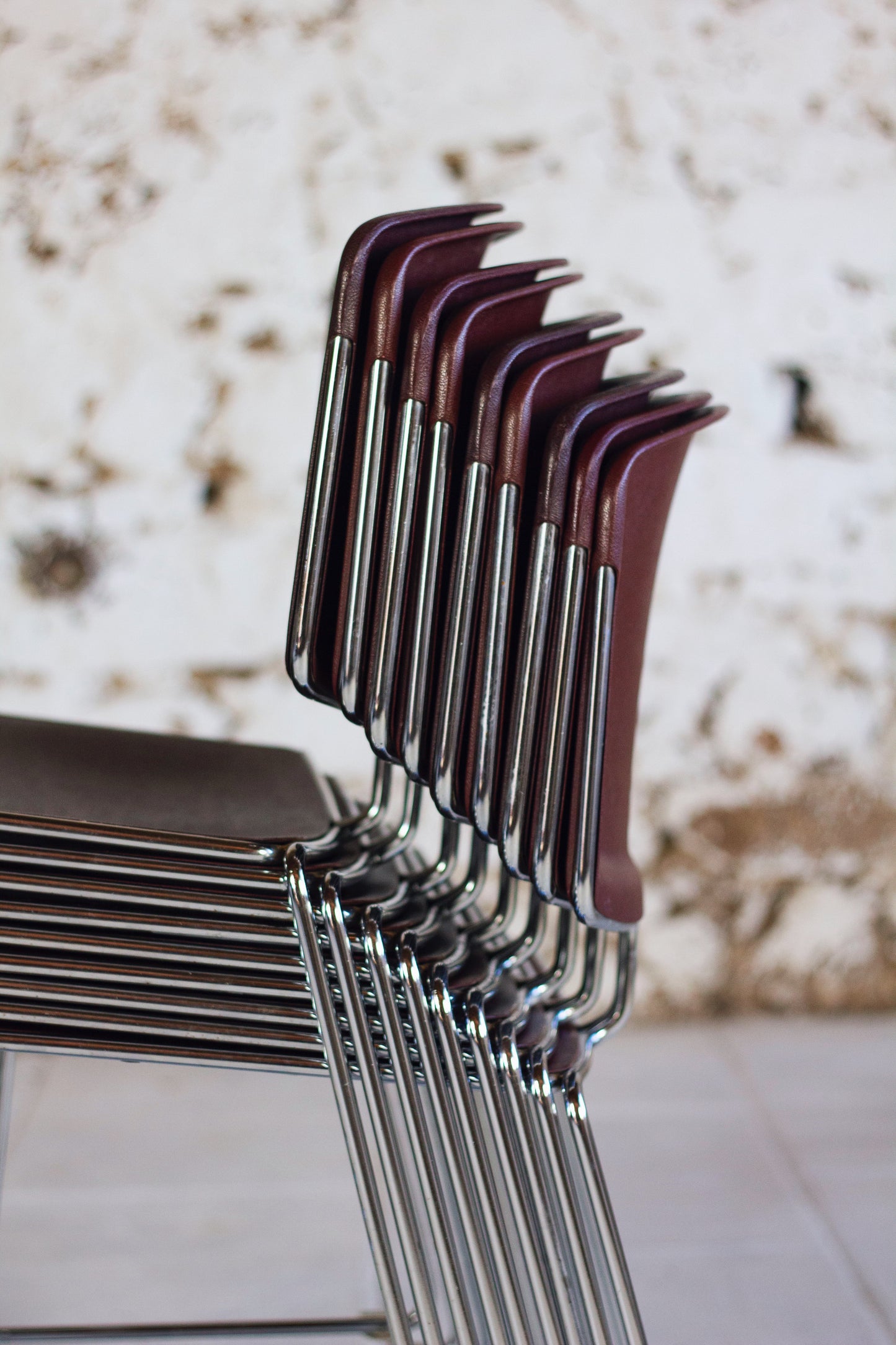 Série de 9 chaises bordeaux Max Stacker pour Steelcase, 1970