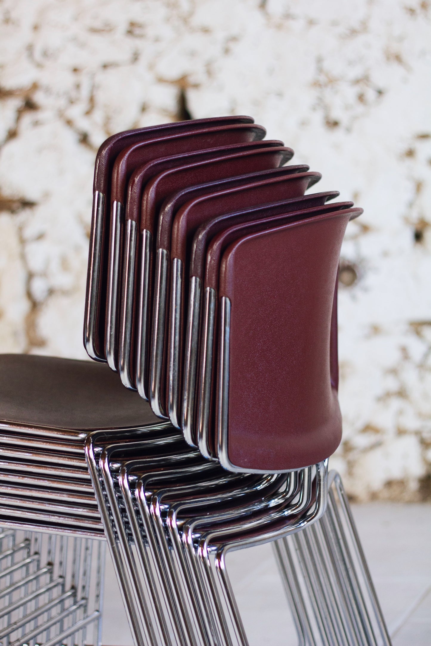 Série de 9 chaises bordeaux Max Stacker pour Steelcase, 1970