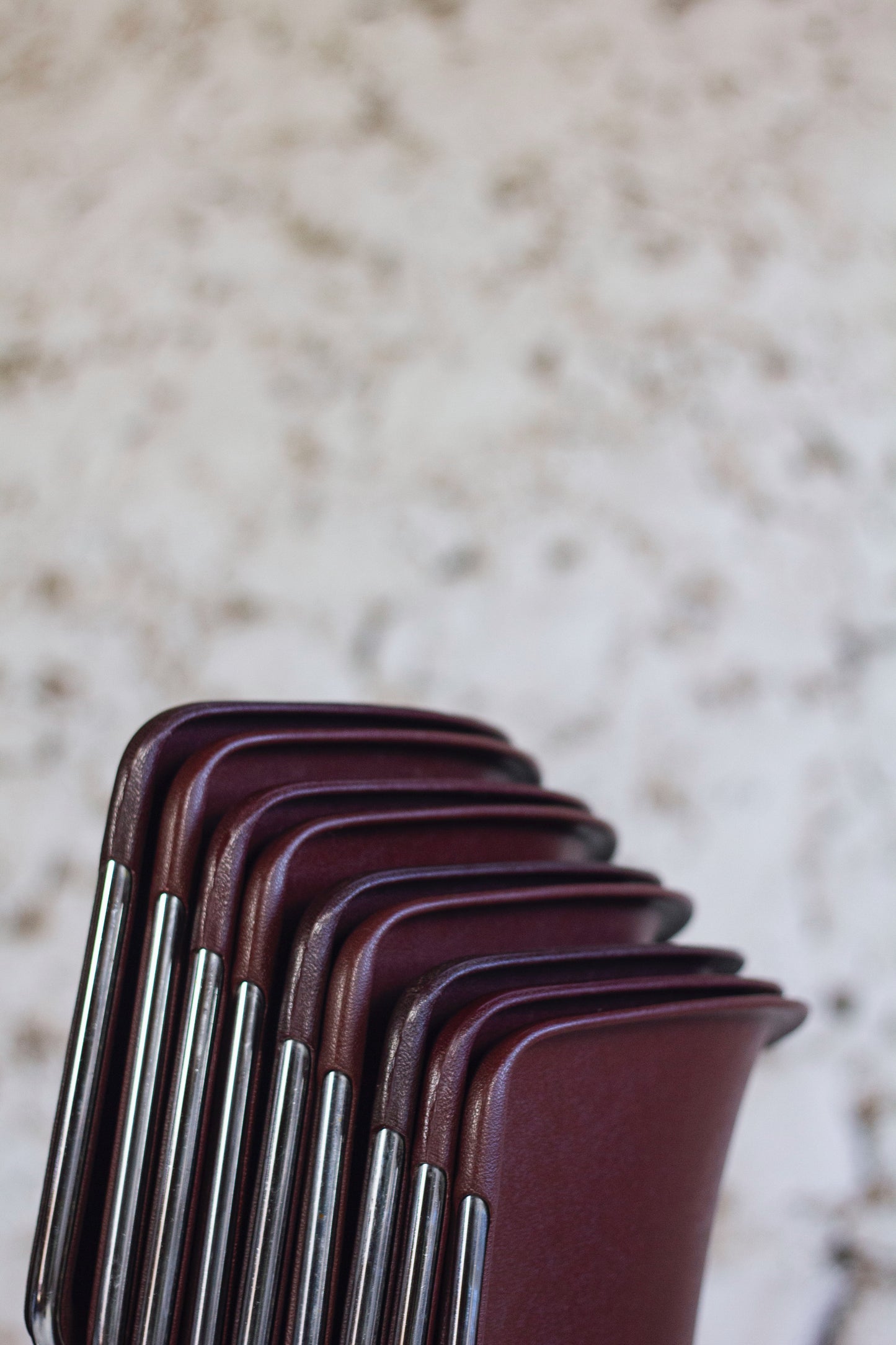 Série de 9 chaises bordeaux Max Stacker pour Steelcase, 1970