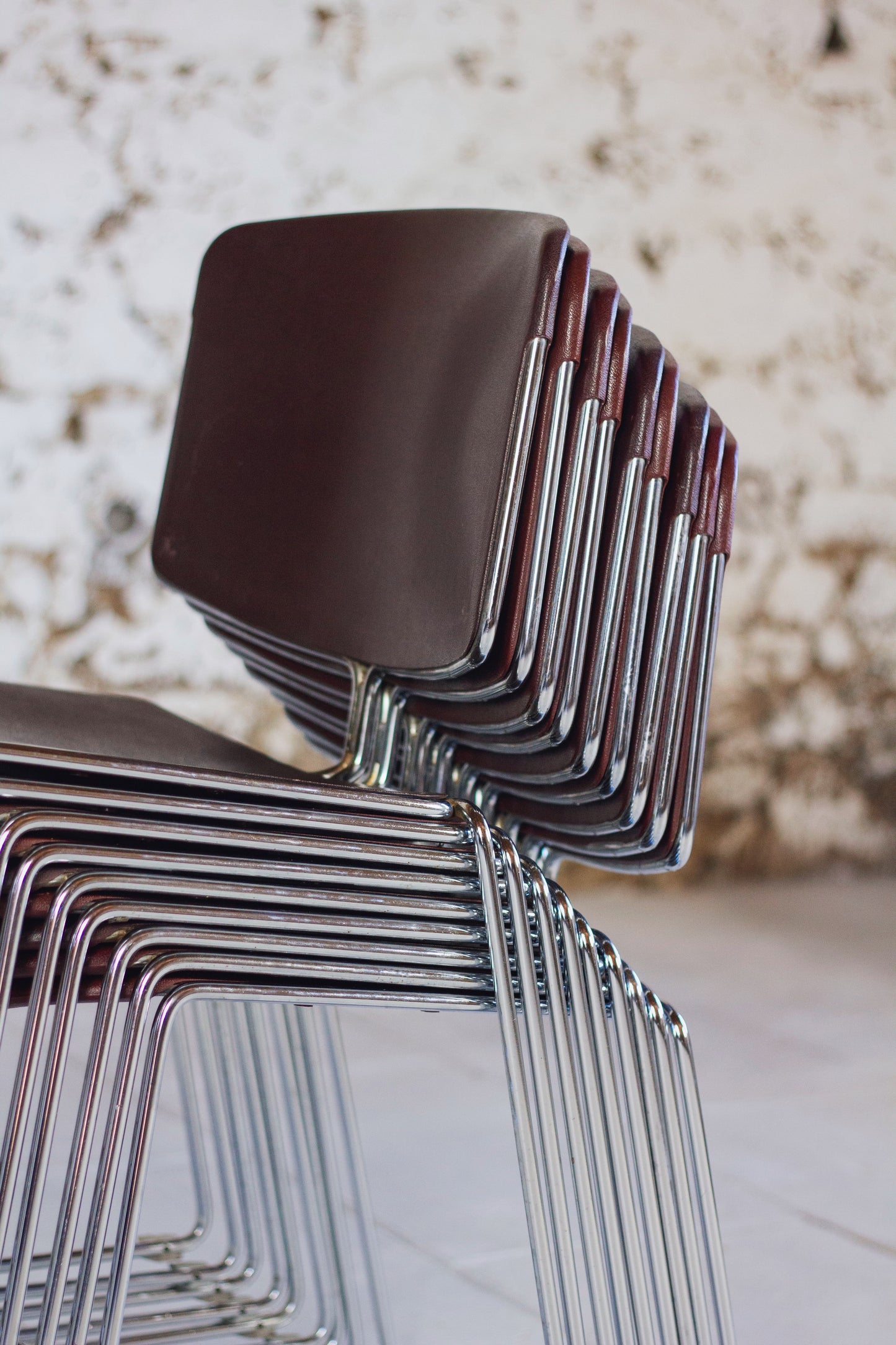 Série de 9 chaises bordeaux Max Stacker pour Steelcase, 1970