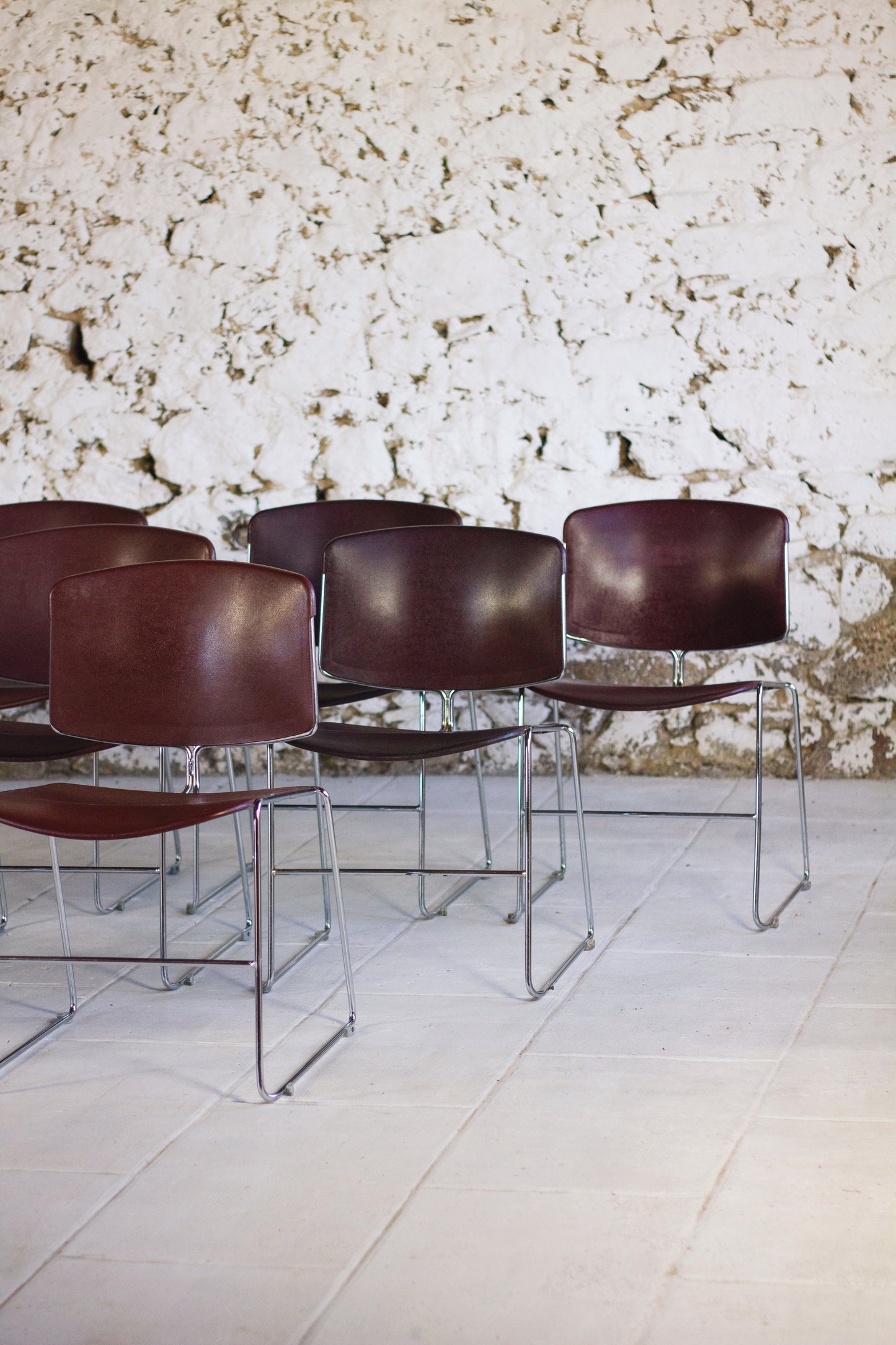 Série de 9 chaises bordeaux Max Stacker pour Steelcase, 1970