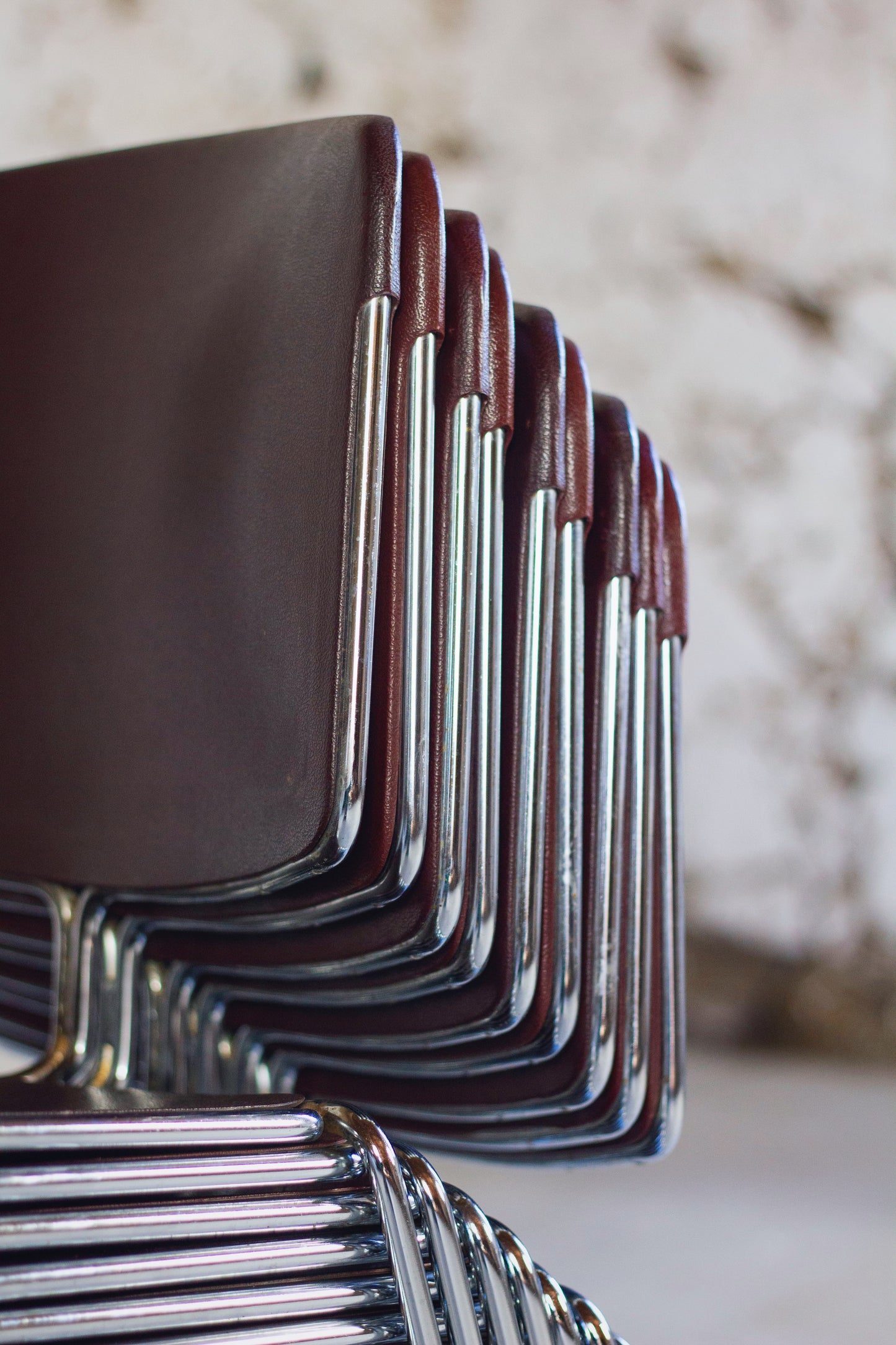 Série de 9 chaises bordeaux Max Stacker pour Steelcase, 1970