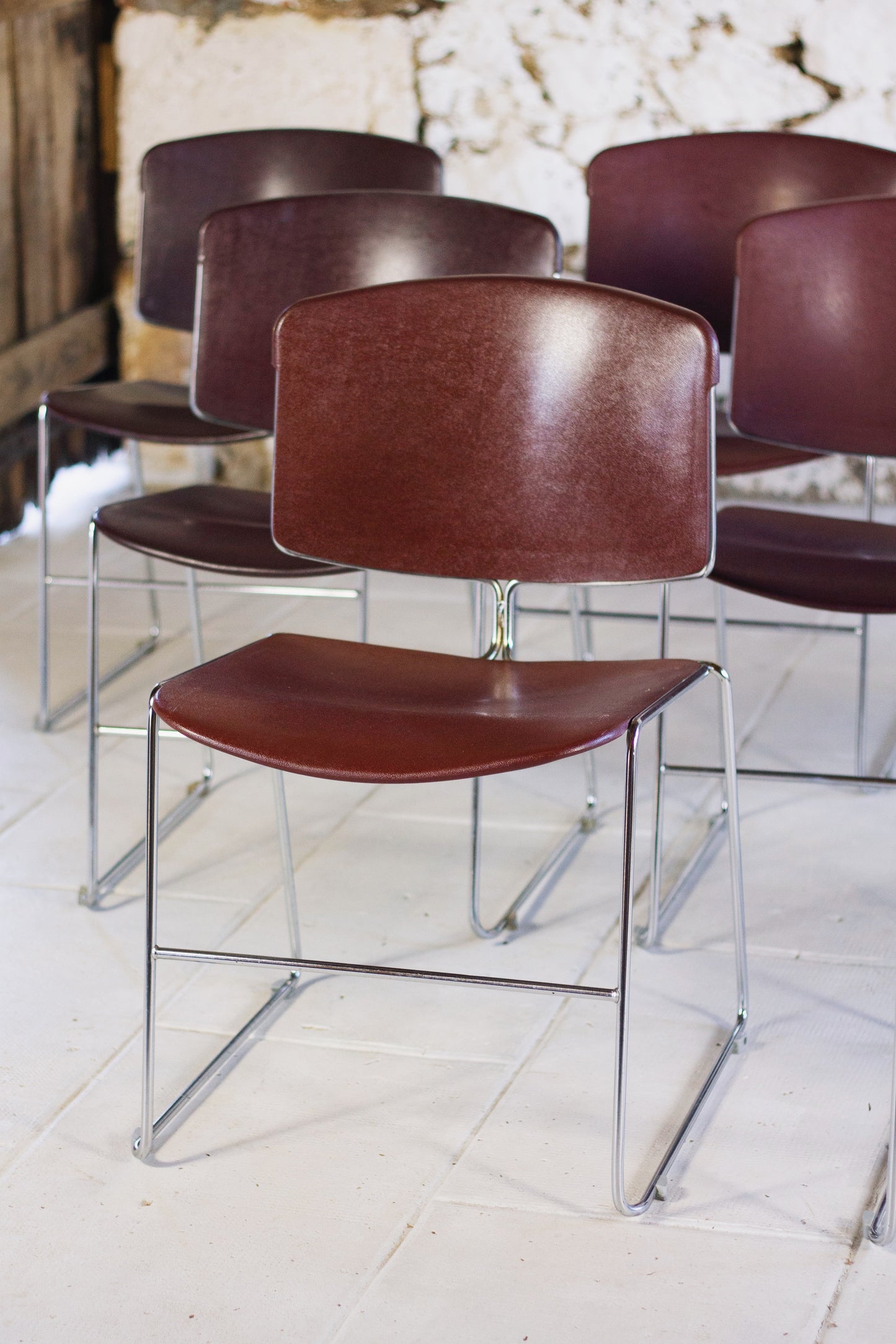 Série de 9 chaises bordeaux Max Stacker pour Steelcase, 1970