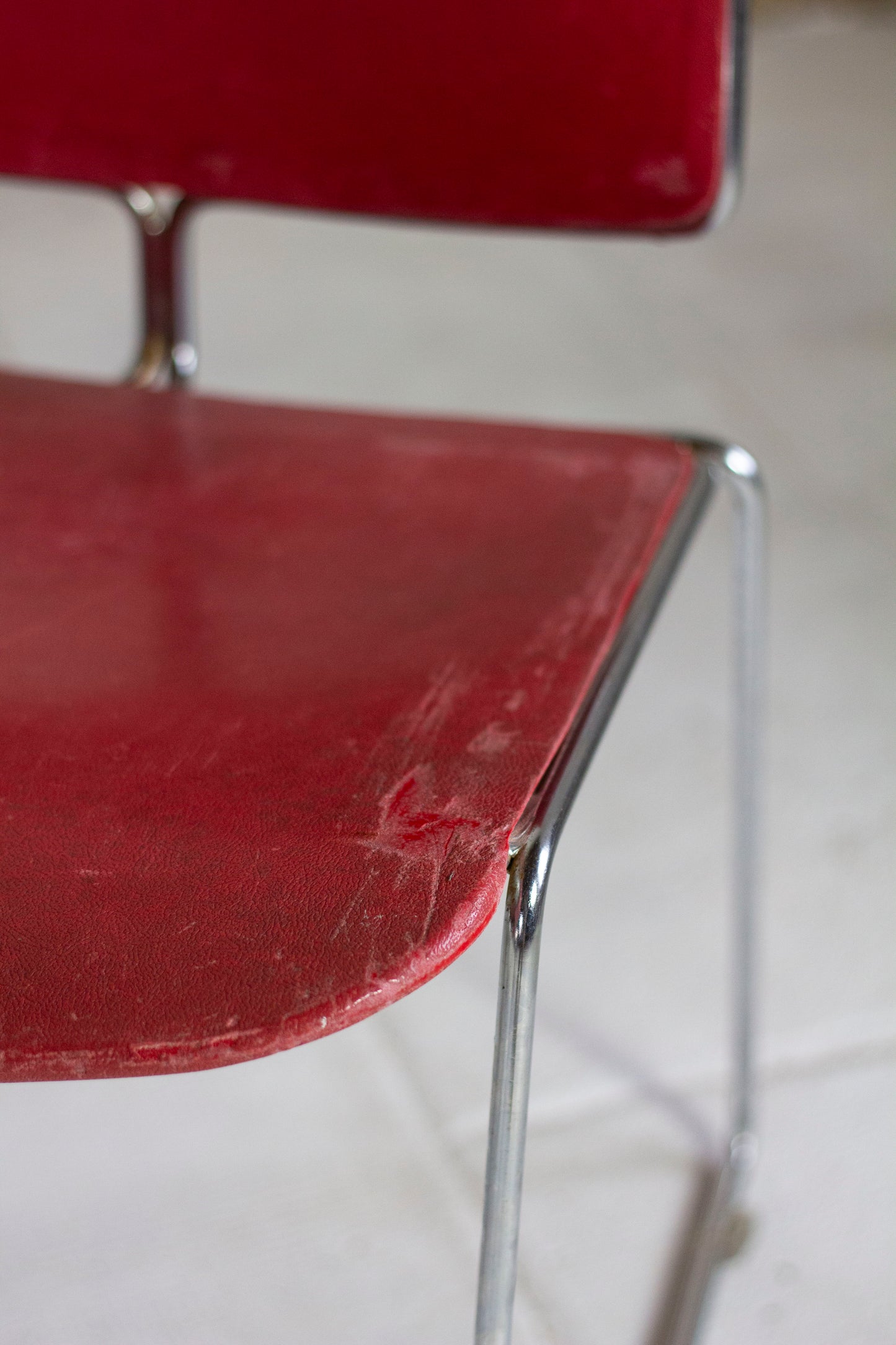 4 chaises rouges Max Stacker pour Steelcase, 1970