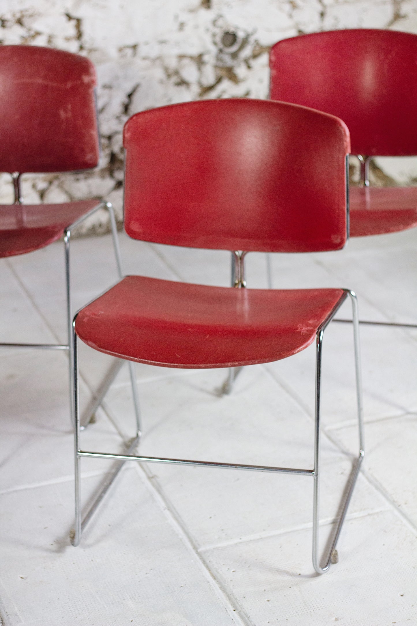 4 chaises rouges Max Stacker pour Steelcase, 1970
