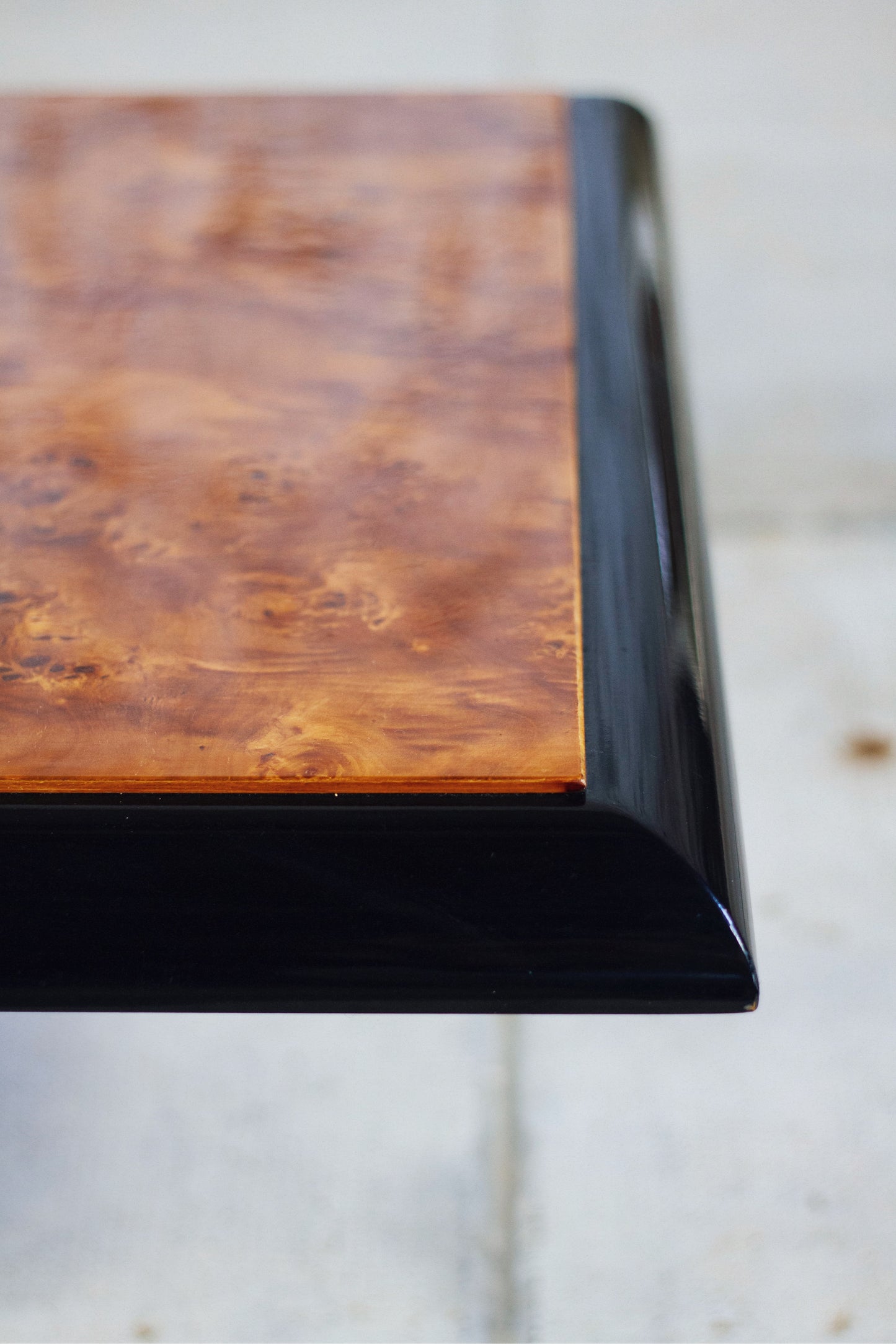 Table basse en loupe d'orme, 1970