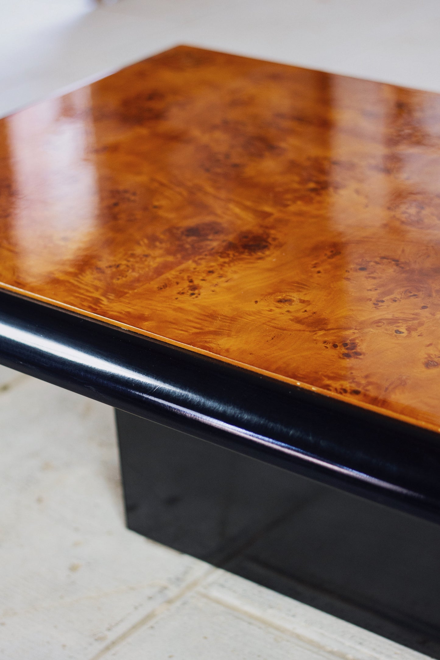 Table basse en loupe d'orme, 1970