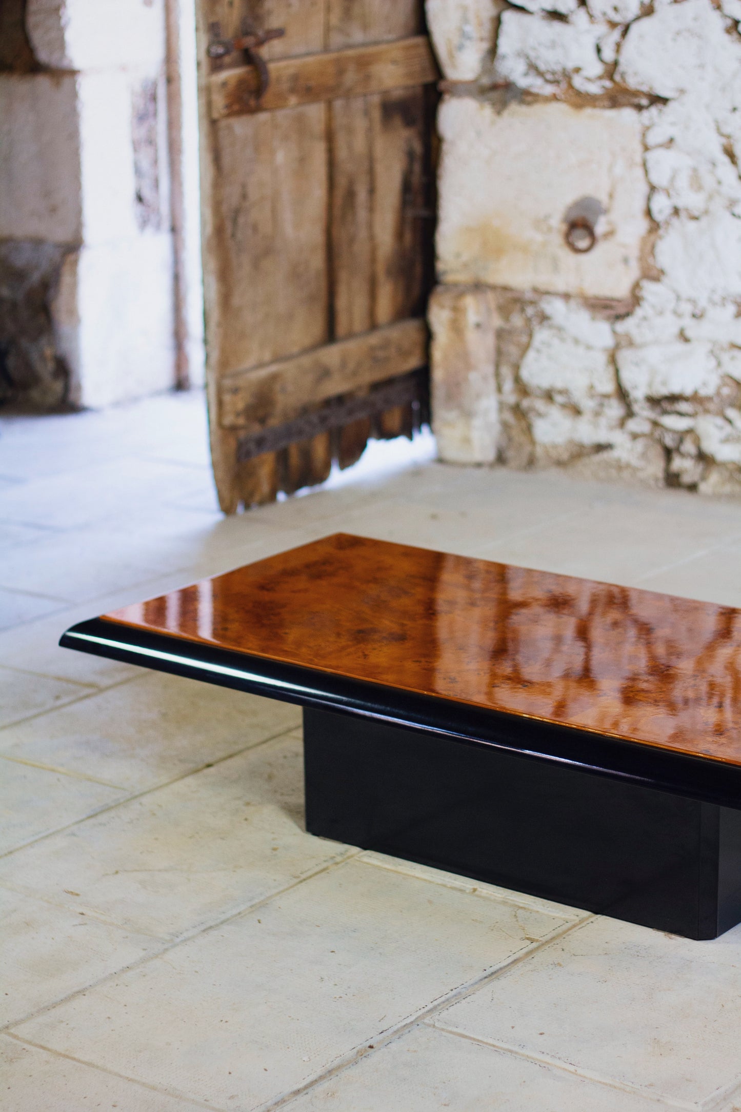 Table basse en loupe d'orme, 1970