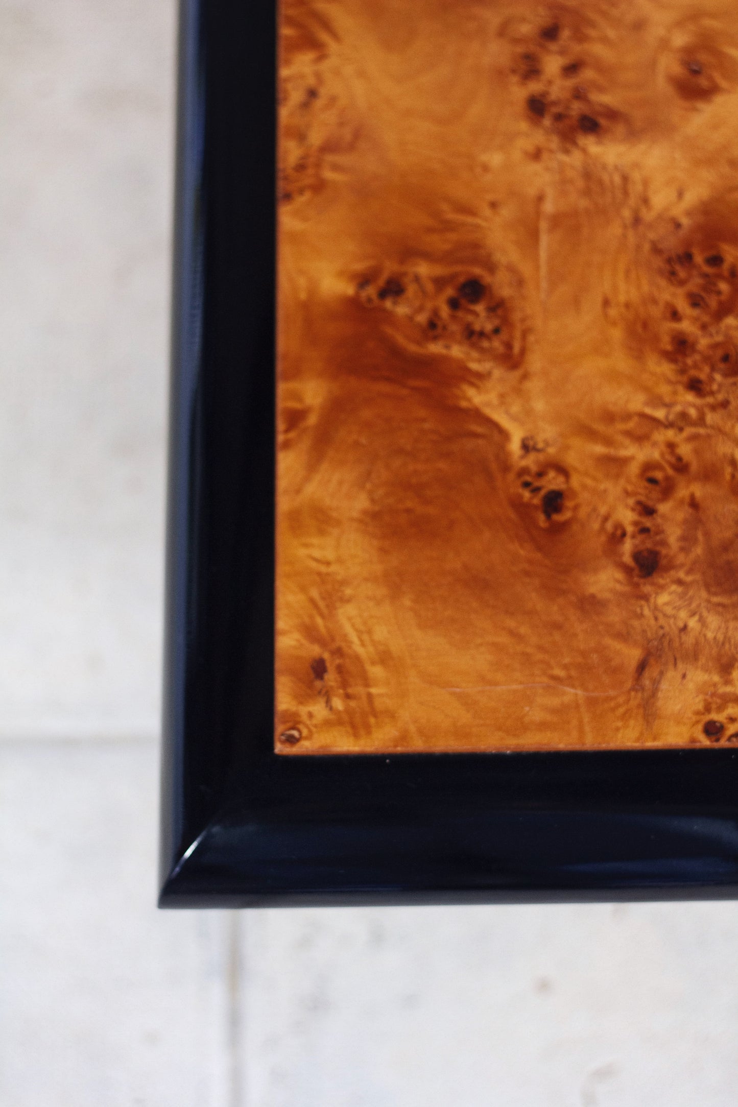 Table basse en loupe d'orme, 1970