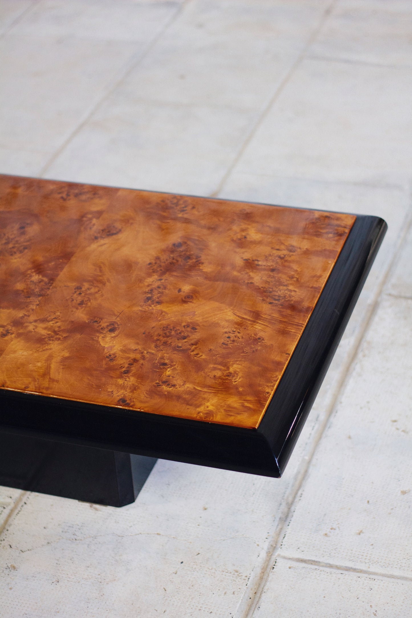 Table basse en loupe d'orme, 1970